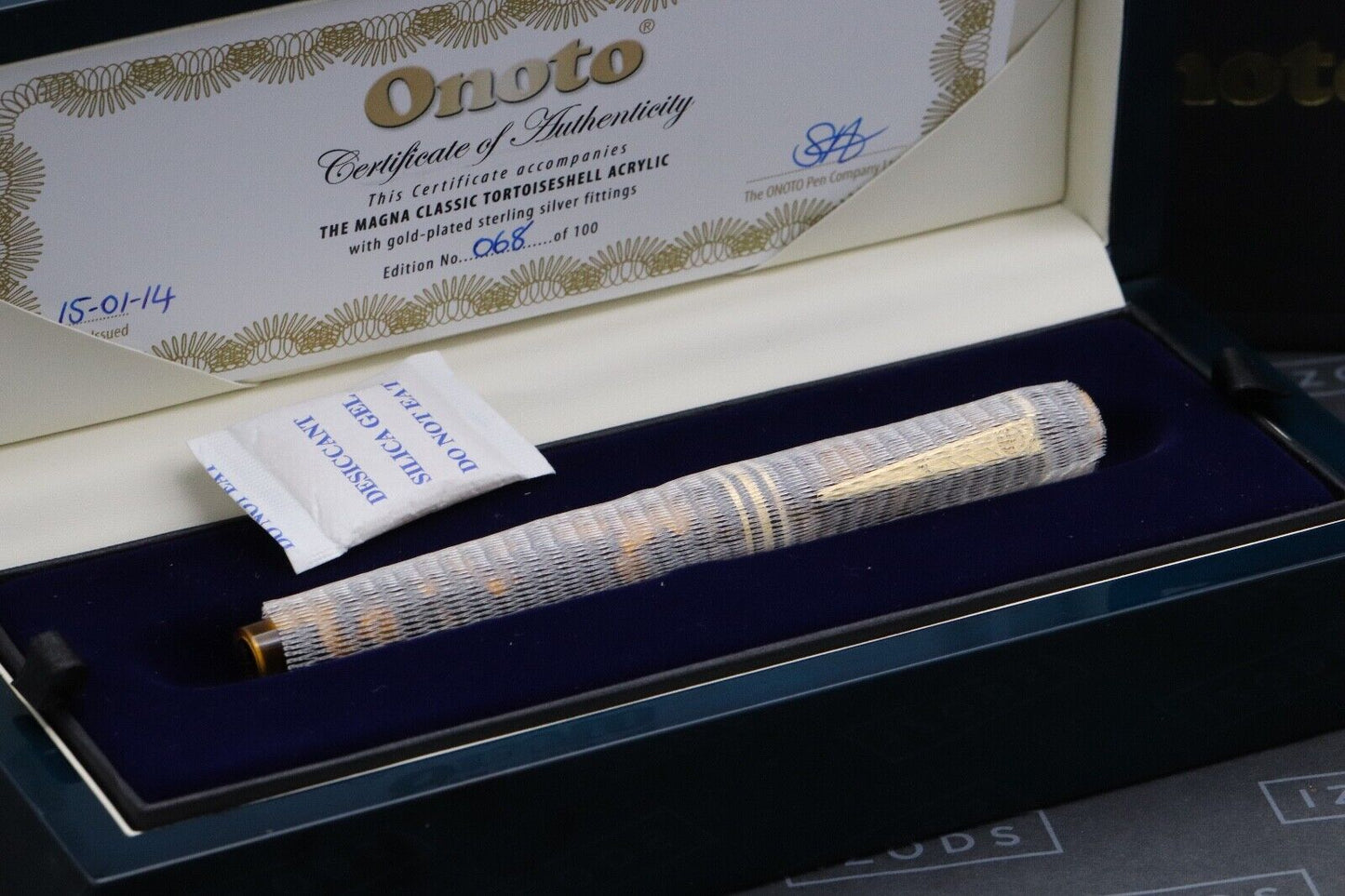 Onoto Magna Classic Tortoiseshell Fountain Pen - 18k Nib image 7