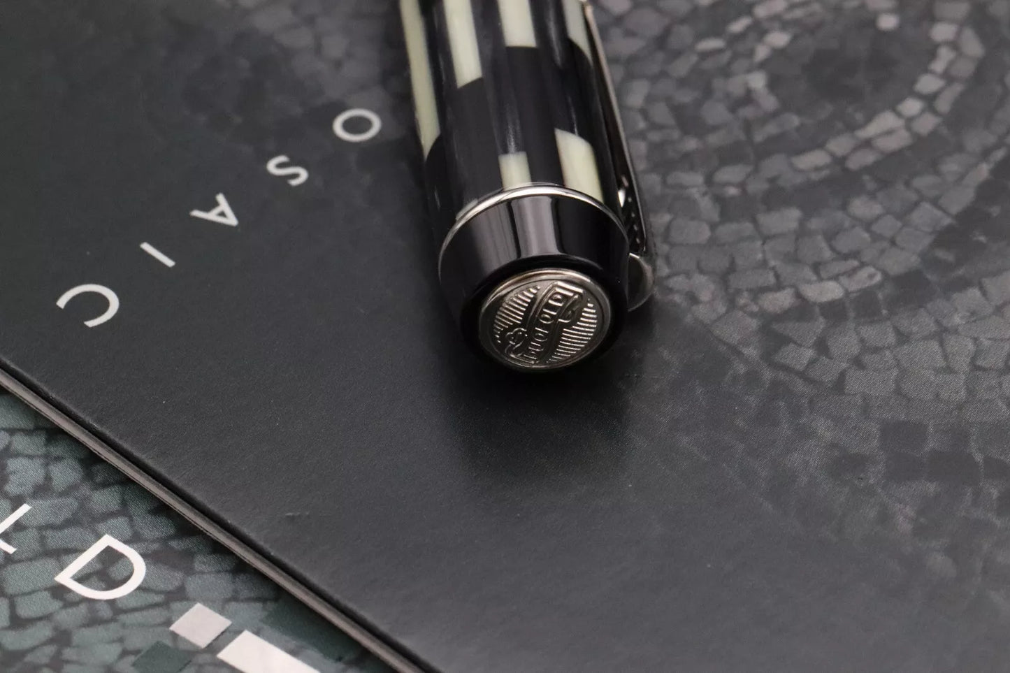 Parker Duofold Centennial Black Mosaic Fountain Pen image 6