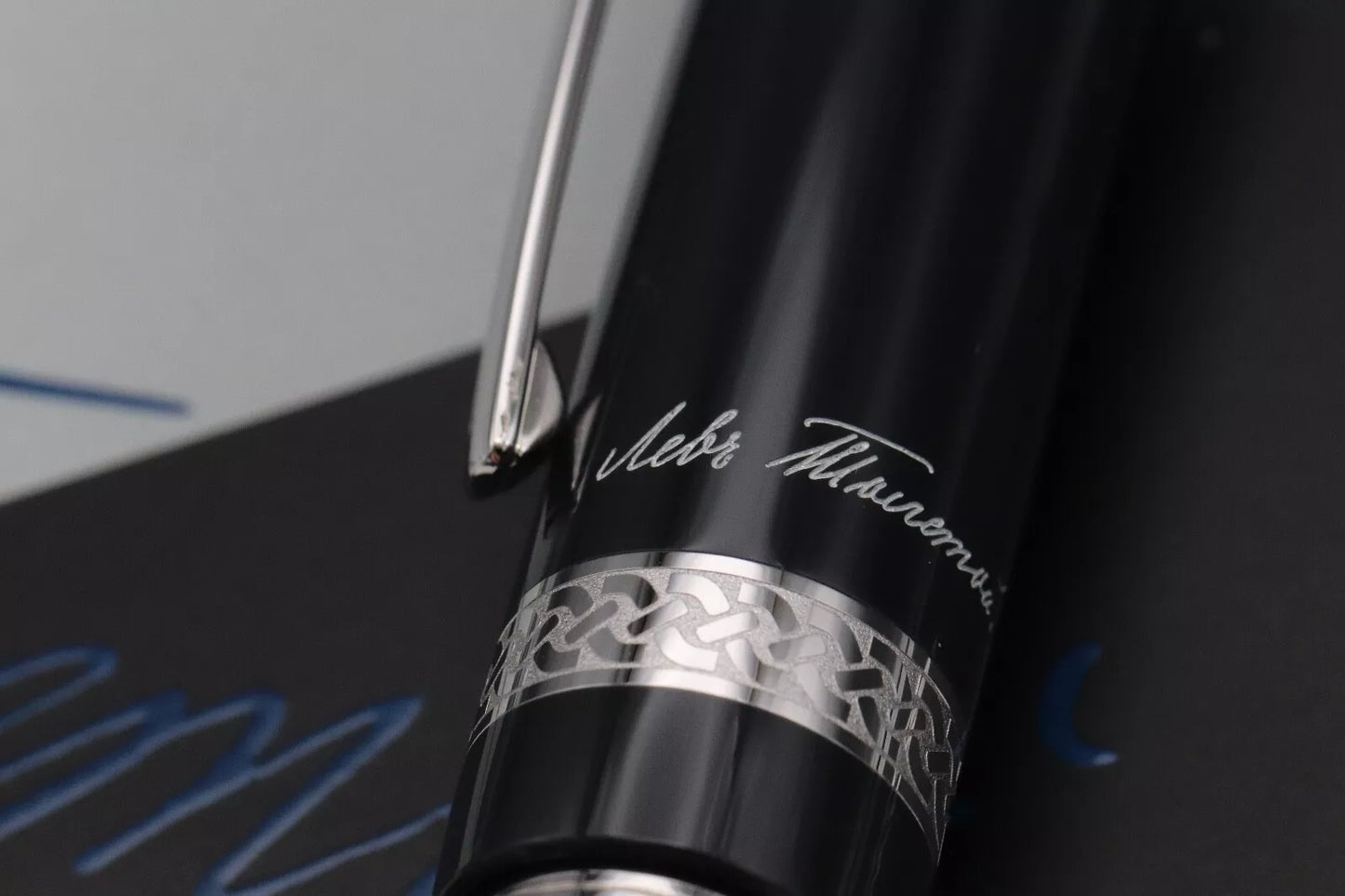 Montblanc Writers Edition Leo Tolstoy Fountain Pen - UNUSED image 13