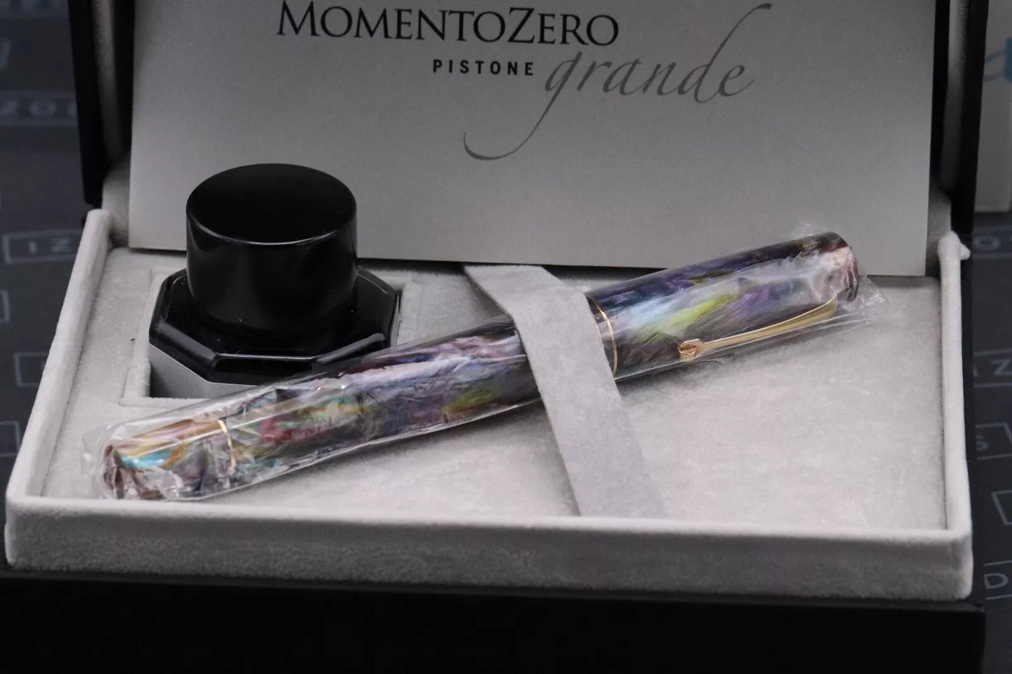 Leonardo Momento Zero Grande Red Gold Primary Manipulation 4 LE Fountain Pen image 9