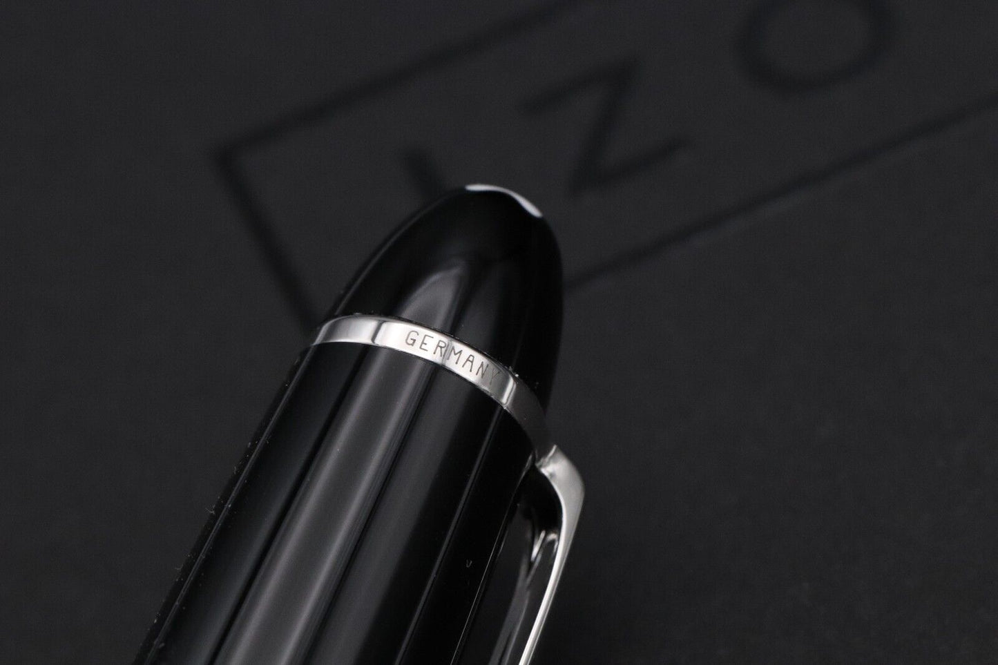 Montblanc Meisterstuck 162 LeGrand Platinum-Coated Rollerball Pen image 5