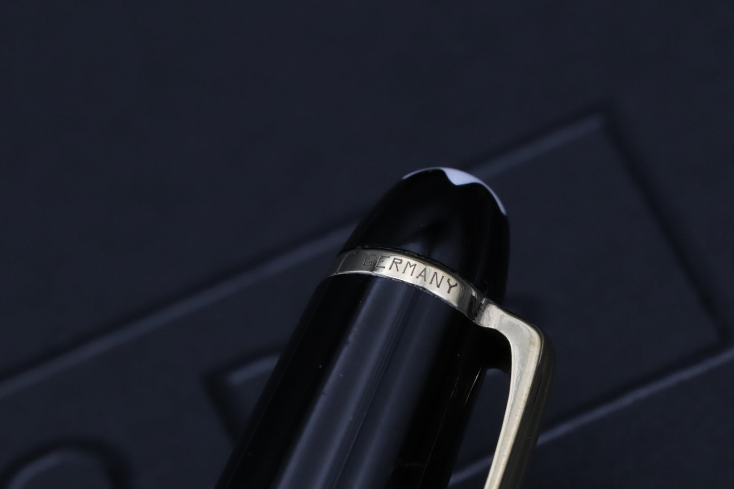 Montblanc Meisterstuck 163 Classique Gold-Coated Rollerball / Fineliner Pen