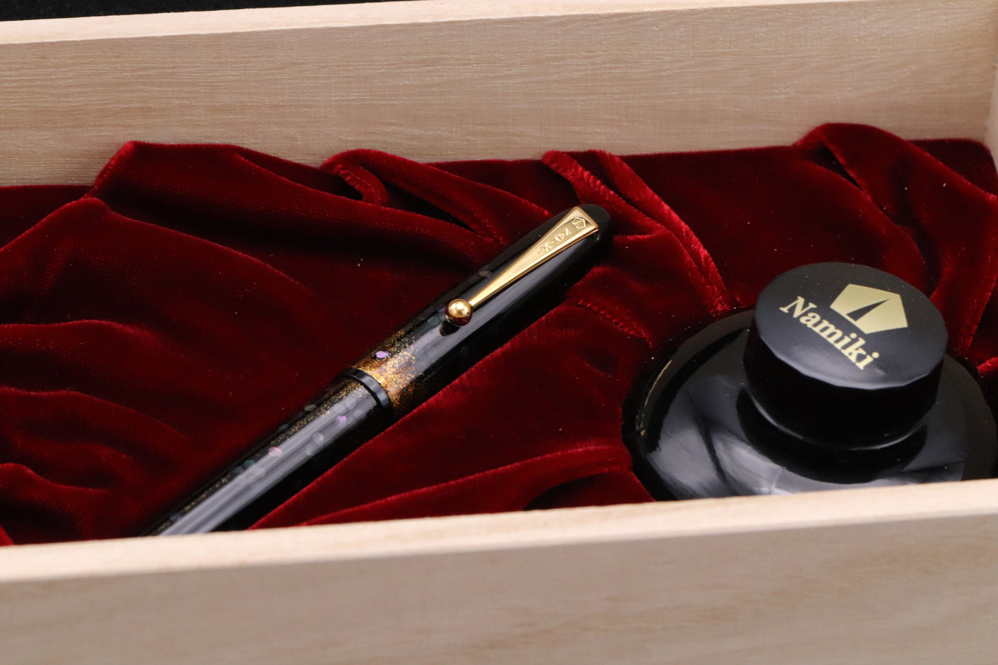 Namiki Yukari Yozakura Maki-e Raden Yumi Fountain Pen