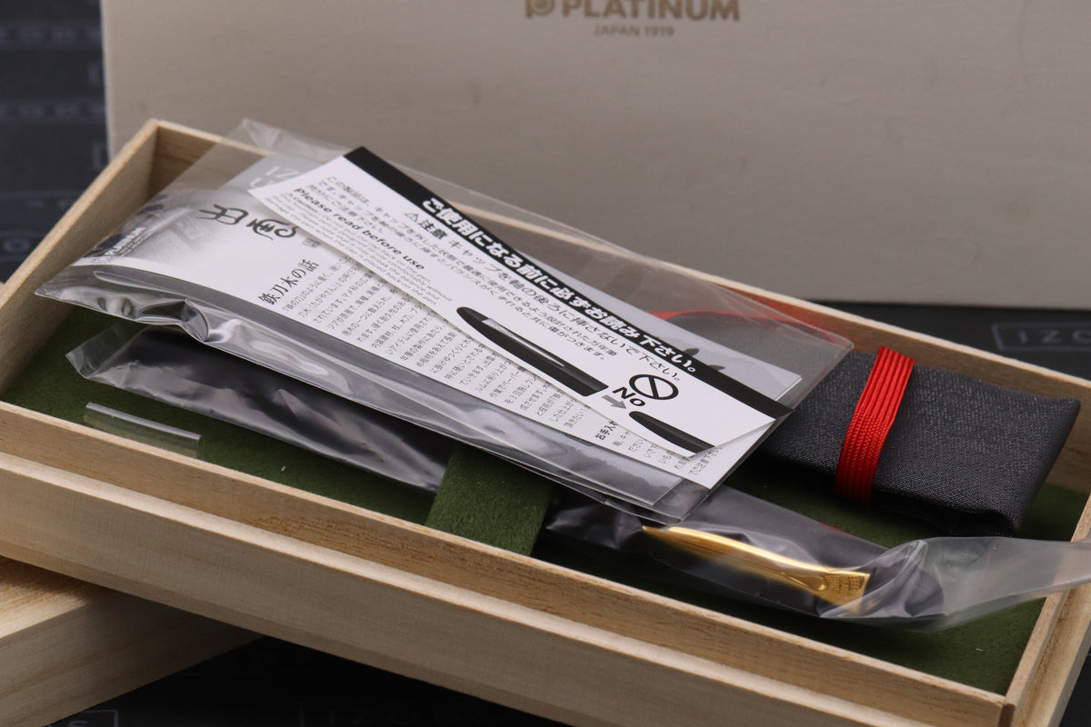 Platinum Izumo Matte Tagayasan Wood Fountain Pen - NEVER INKED