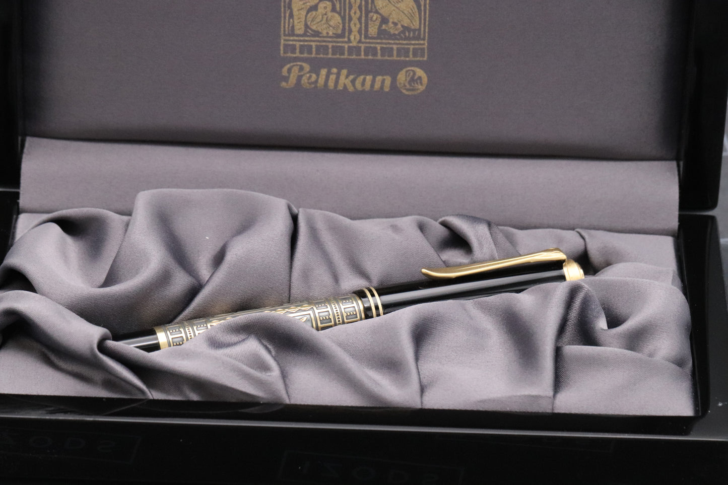 Pelikan Souveran M700 Toledo Fountain Pen - EF Nib
