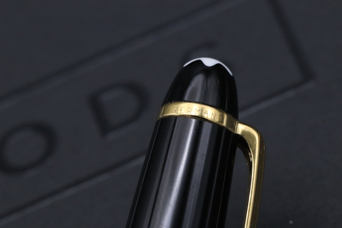 Montblanc Meisterstuck 163 Classique Gold-Coated Rollerball / Fineliner Pen