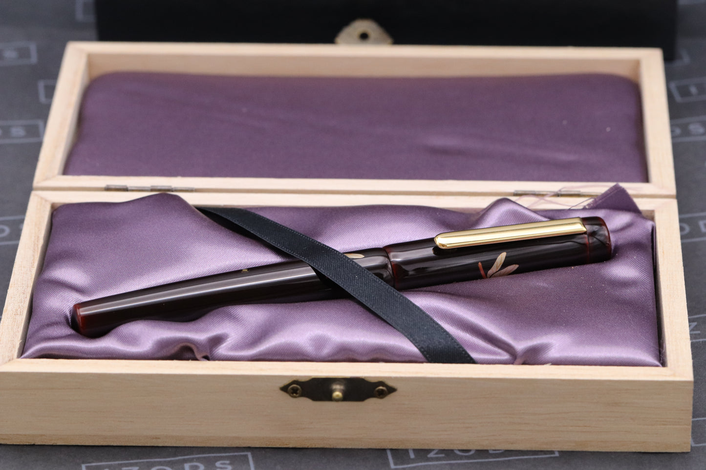 Yurie Style Move on Dragonfly Urushi Fountain Pen - Broad Nib - UNUSED
