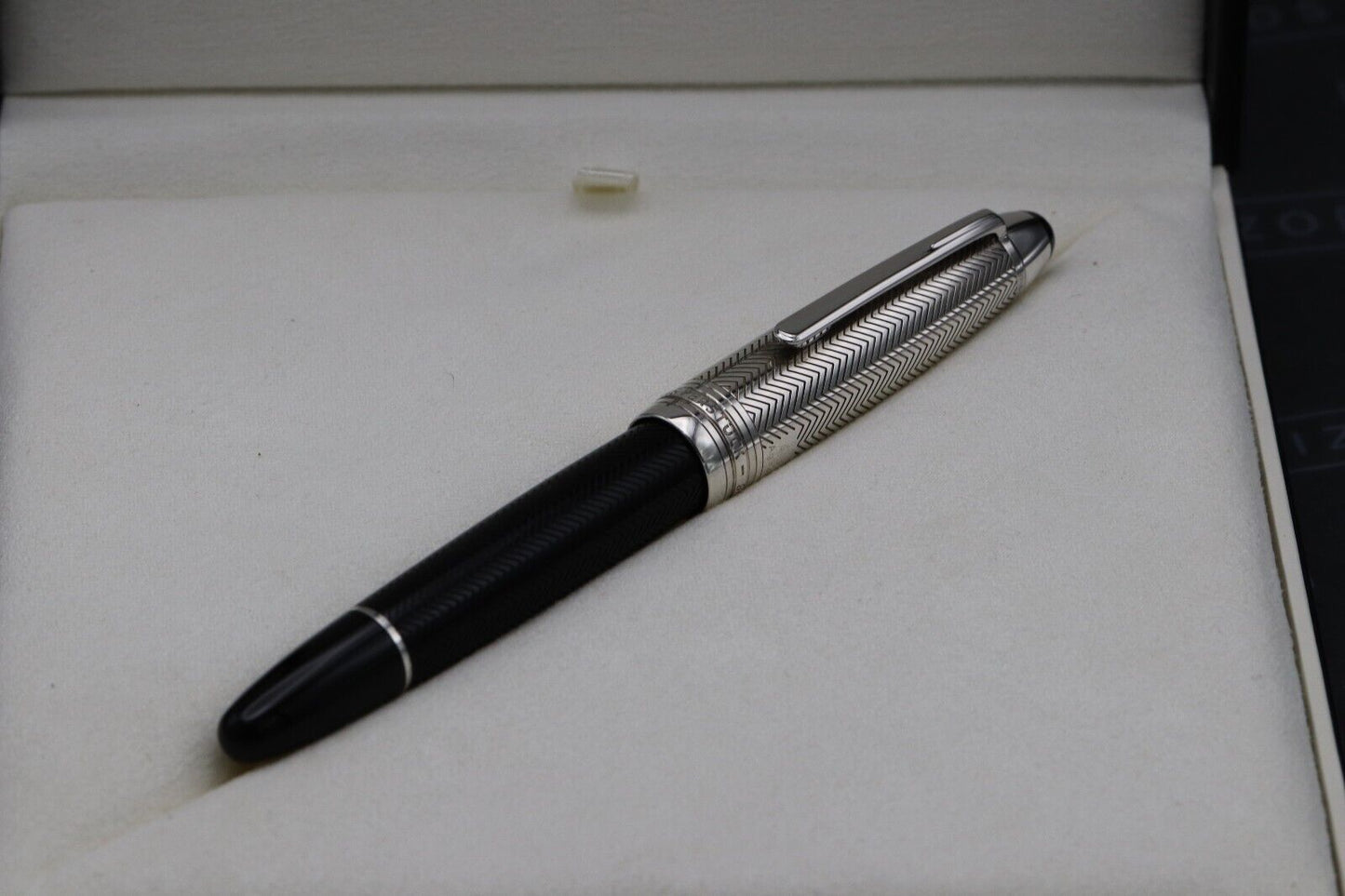 Montblanc Meisterstuck 146 LeGrand Silver Barley Doue Fountain Pen image 9