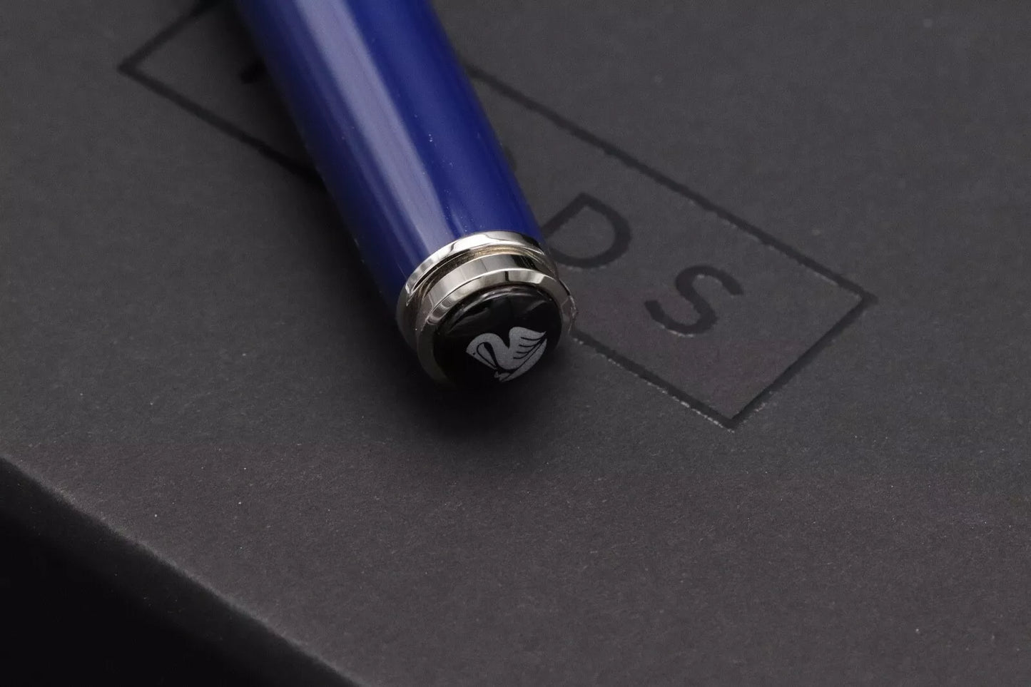 Pelikan Souveran M805 Dark Blue Fountain Pen image 6
