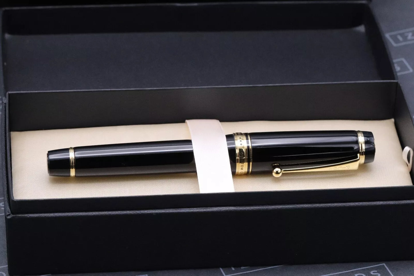Pilot Custom Urushi Black Fountain Pen image 7