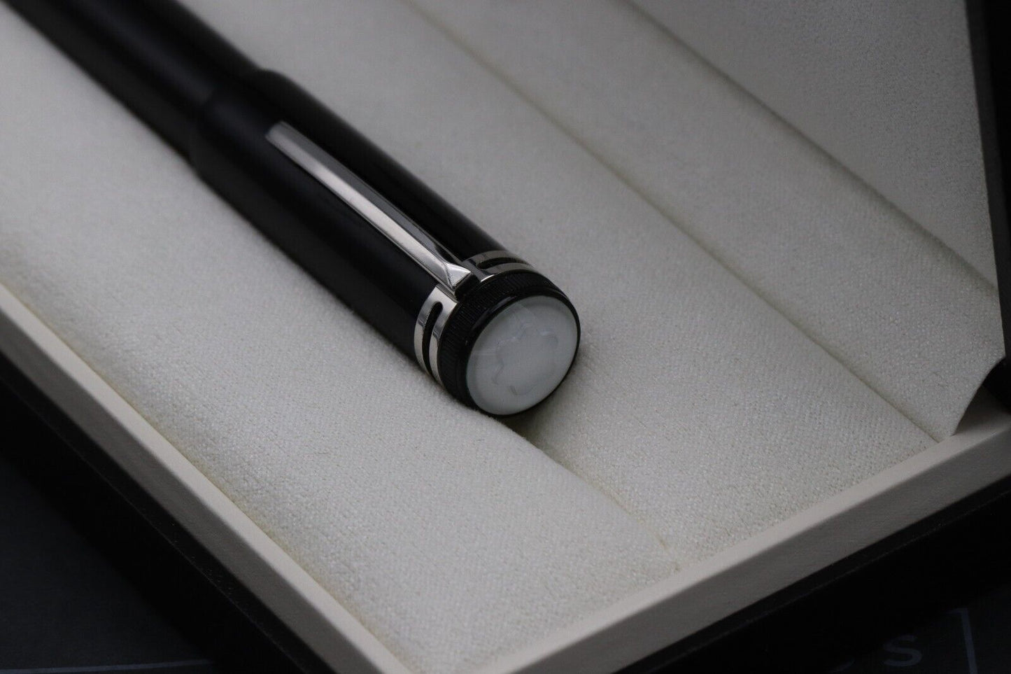 Montblanc Heritage 1912 Fountain Pen - Broad Nib image 6