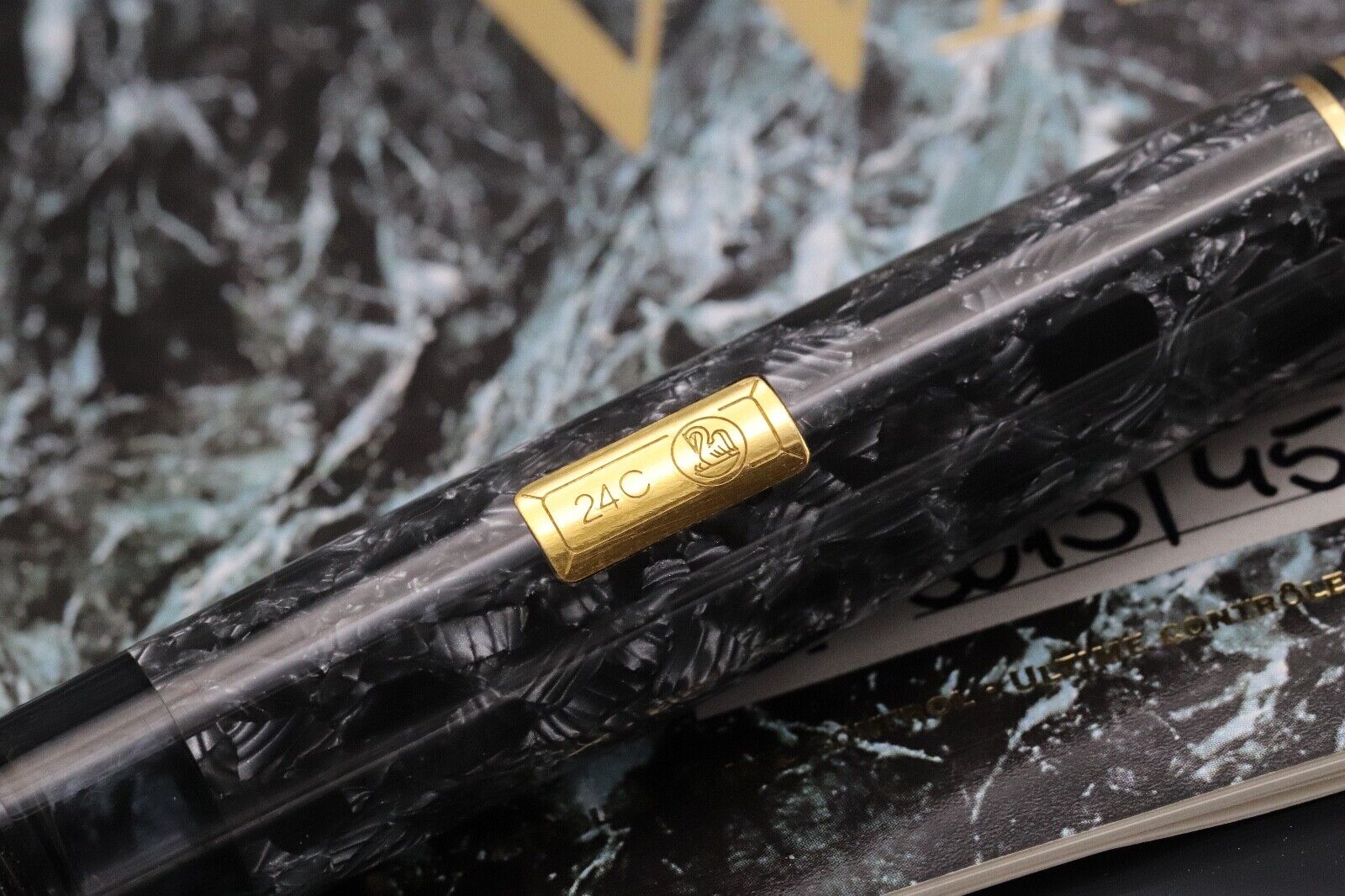 Pelikan Souveran M800 Wall Street LE Fountain Pen - UNUSED - BB PF Marking Nib image 4