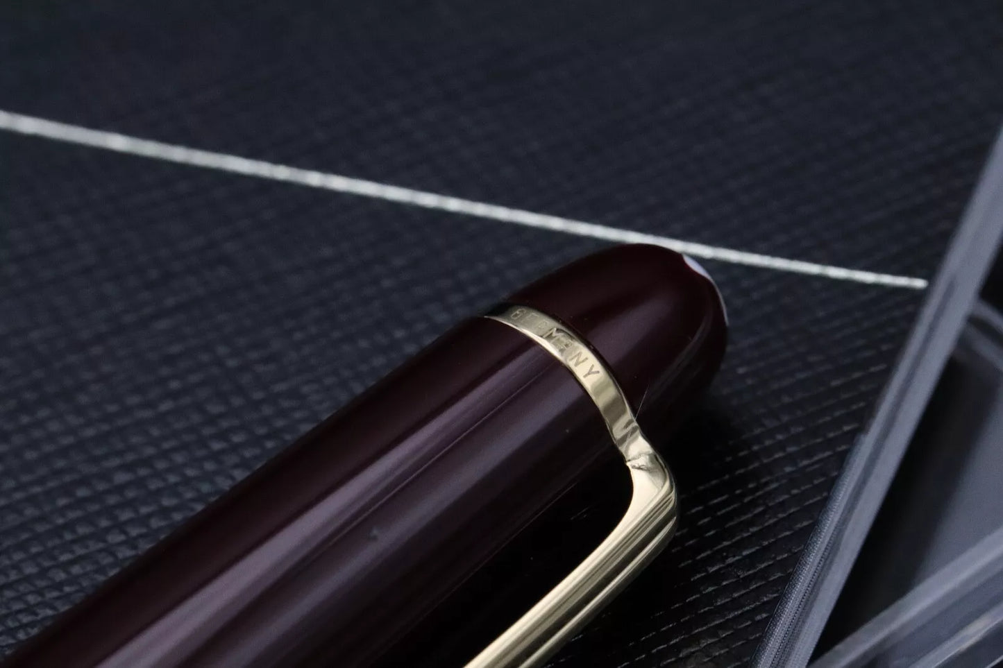 Montblanc Meisterstuck 145 Classique Bordeaux Fountain Pen - UNUSED - Fine Nib image 7