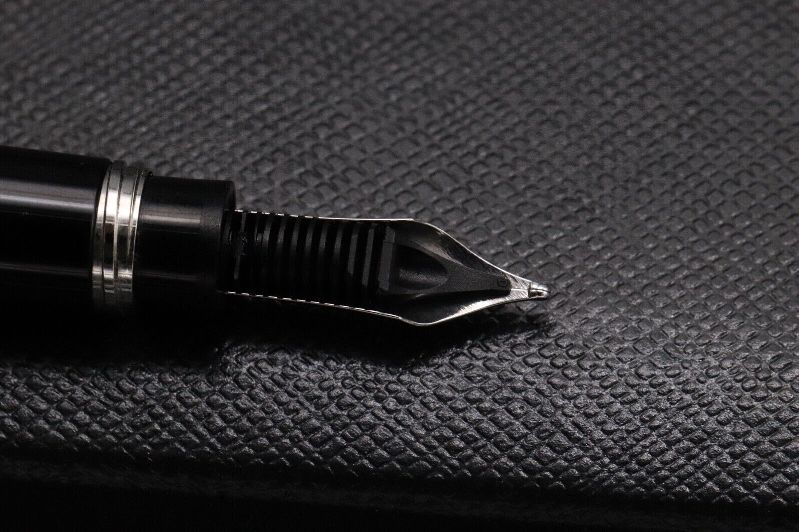Montblanc Meisterstück 114 Mozart Platinum-Coated Fountain Pen image 3