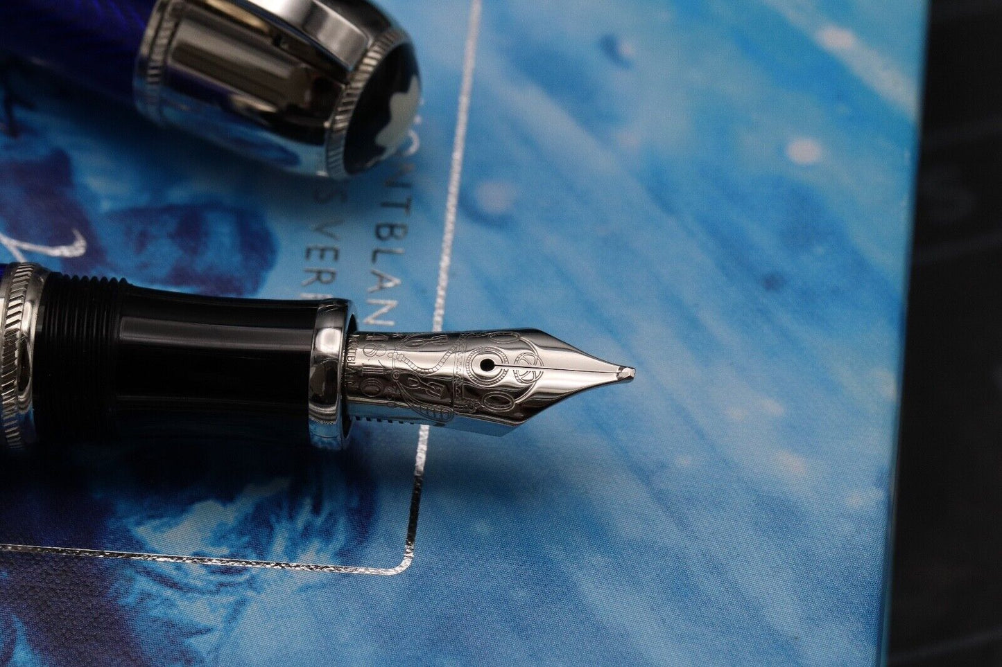 Montblanc Writers Edition Jules Verne Fountain Pen - Broad Nib image 2