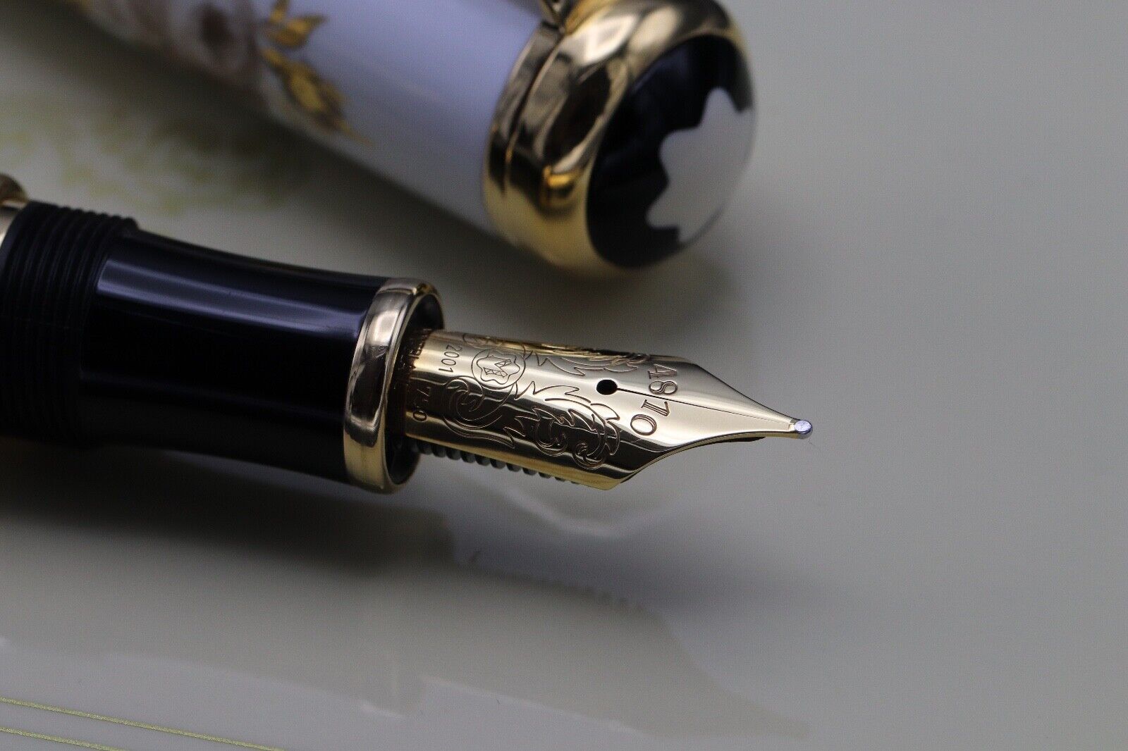 Montblanc Patron of Art 4810 Marquis de Pompadour Fountain Pen - SEALED - F Nib image 4