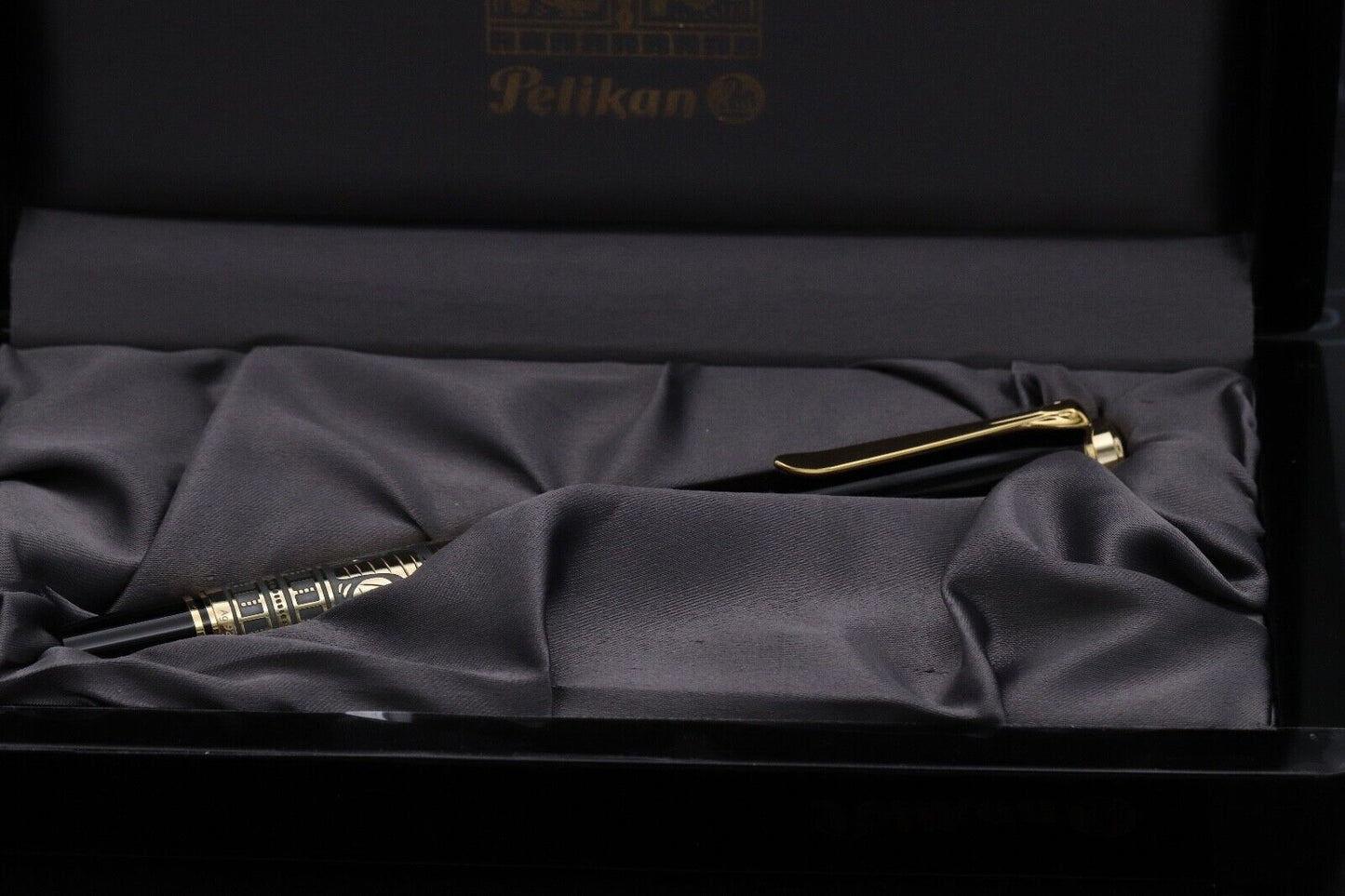 Pelikan Souveran M900 Toledo Fountain Pen - UNUSED - Fine Nib image 7