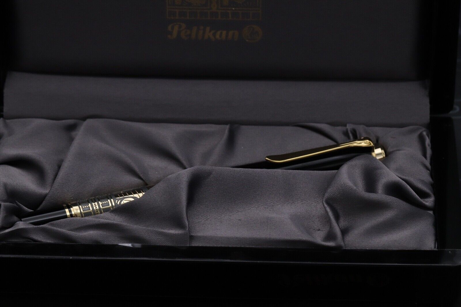 Pelikan Souveran M900 Toledo Fountain Pen - UNUSED - Fine Nib image 7
