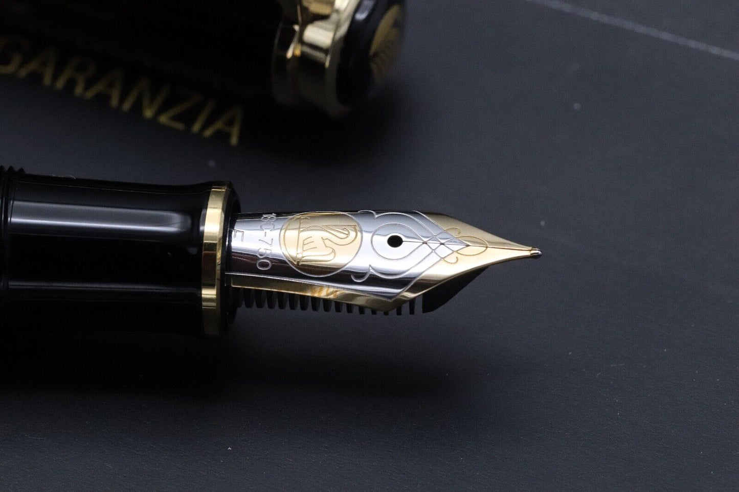 Pelikan Souveran M800 Red Black Fountain Pen - 2001-2003 - NEVER INKED image 2
