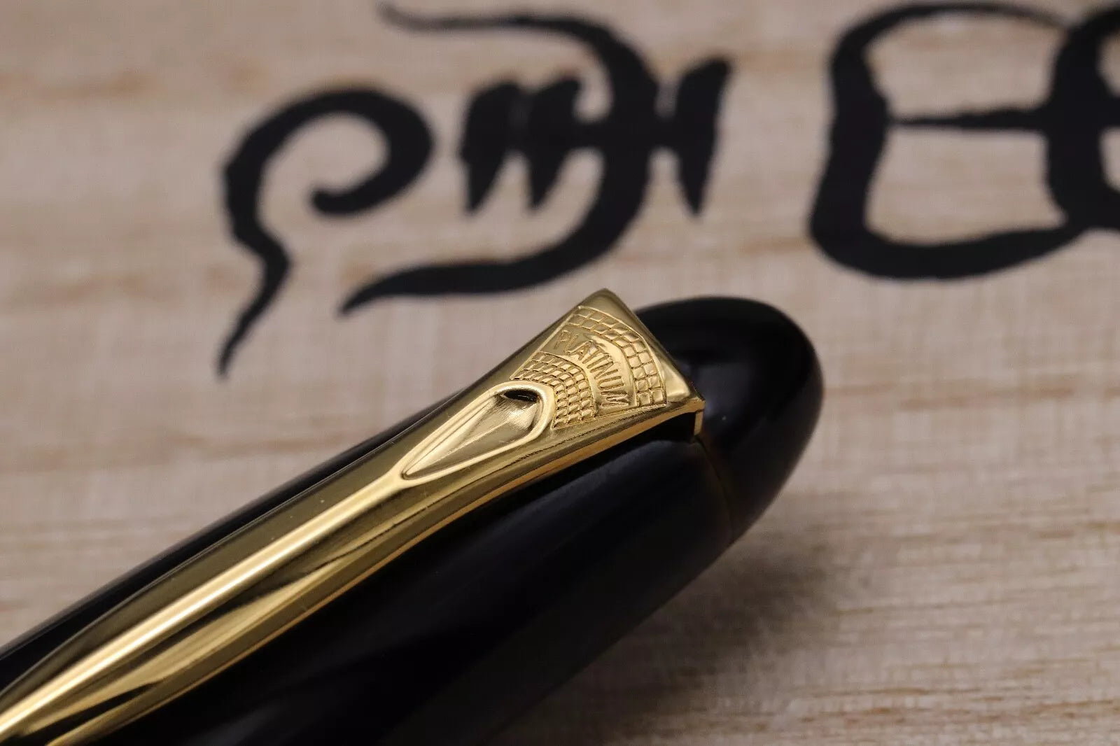 Platinum Izumo Urushi Biwatame Fountain Pen - Fine Nib image 5