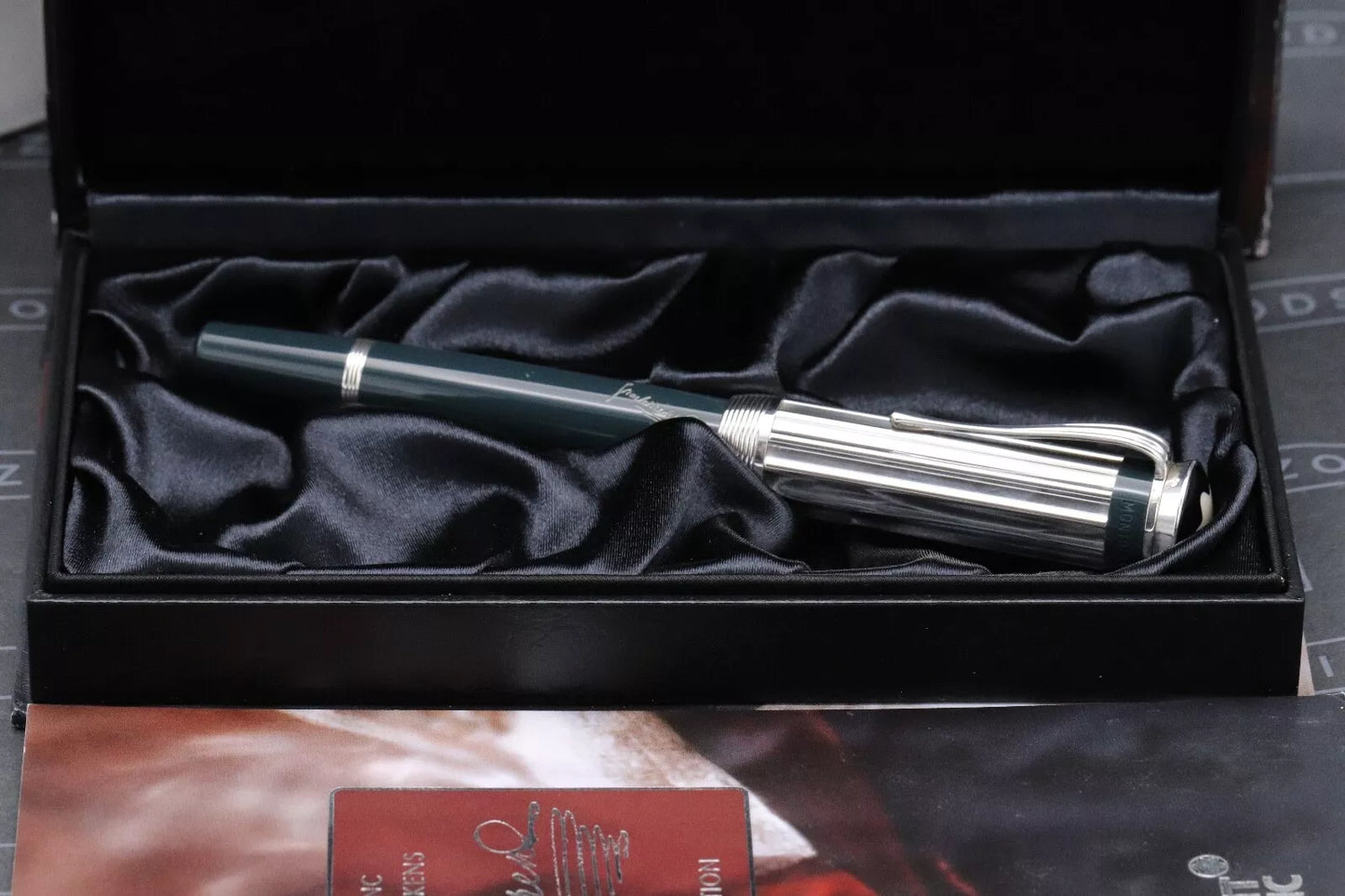 Montblanc Writers Edition Charles Dickens Fountain Pen - UNUSED image 10