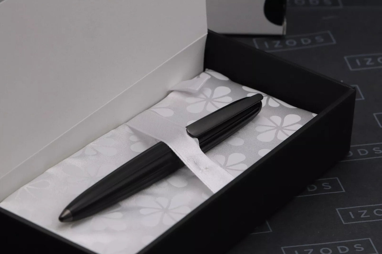 Diplomat Aero Black Fountain Pen - 14k Medium Nib image 6