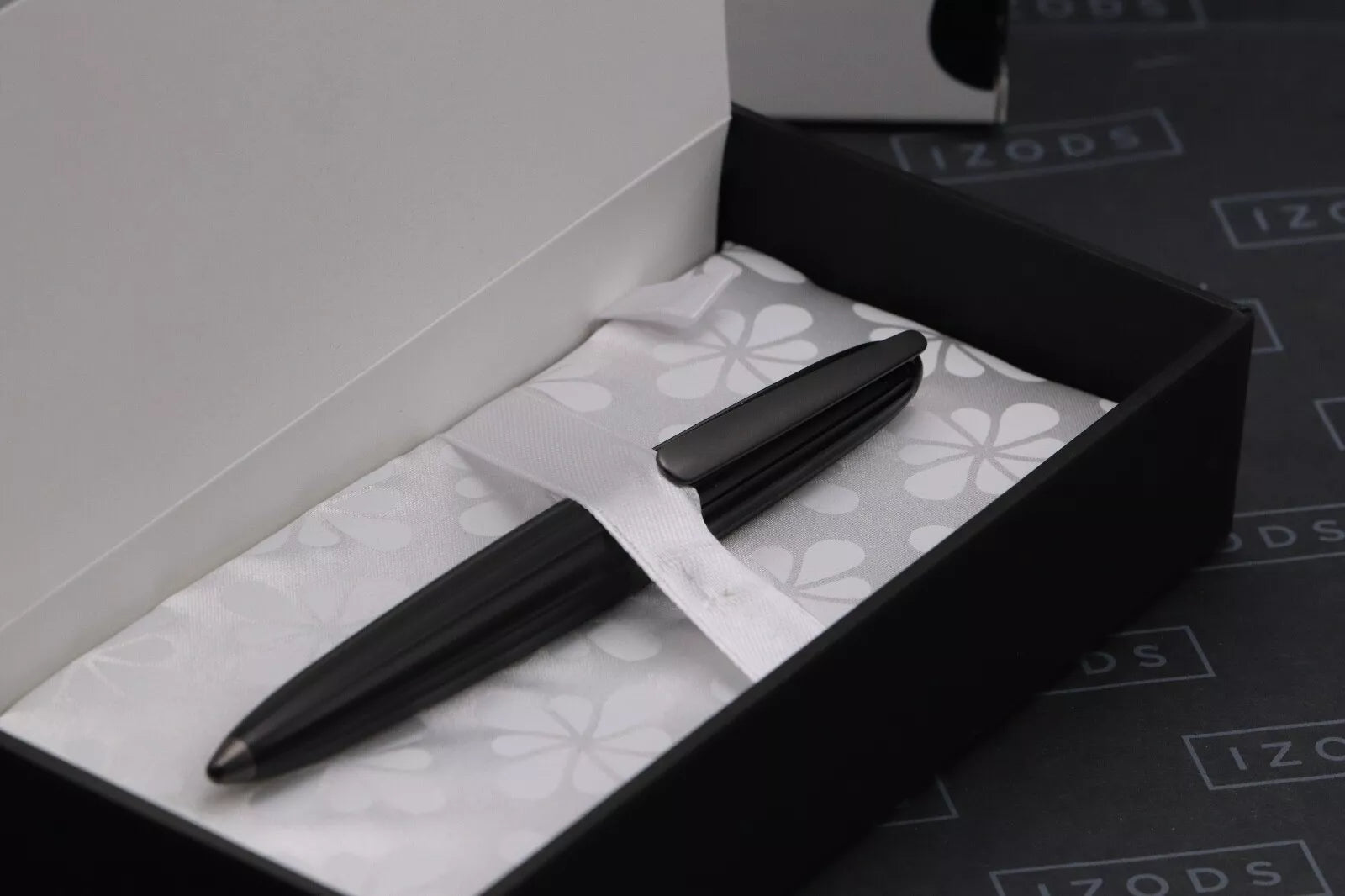 Diplomat Aero Black Fountain Pen - 14k Medium Nib image 6