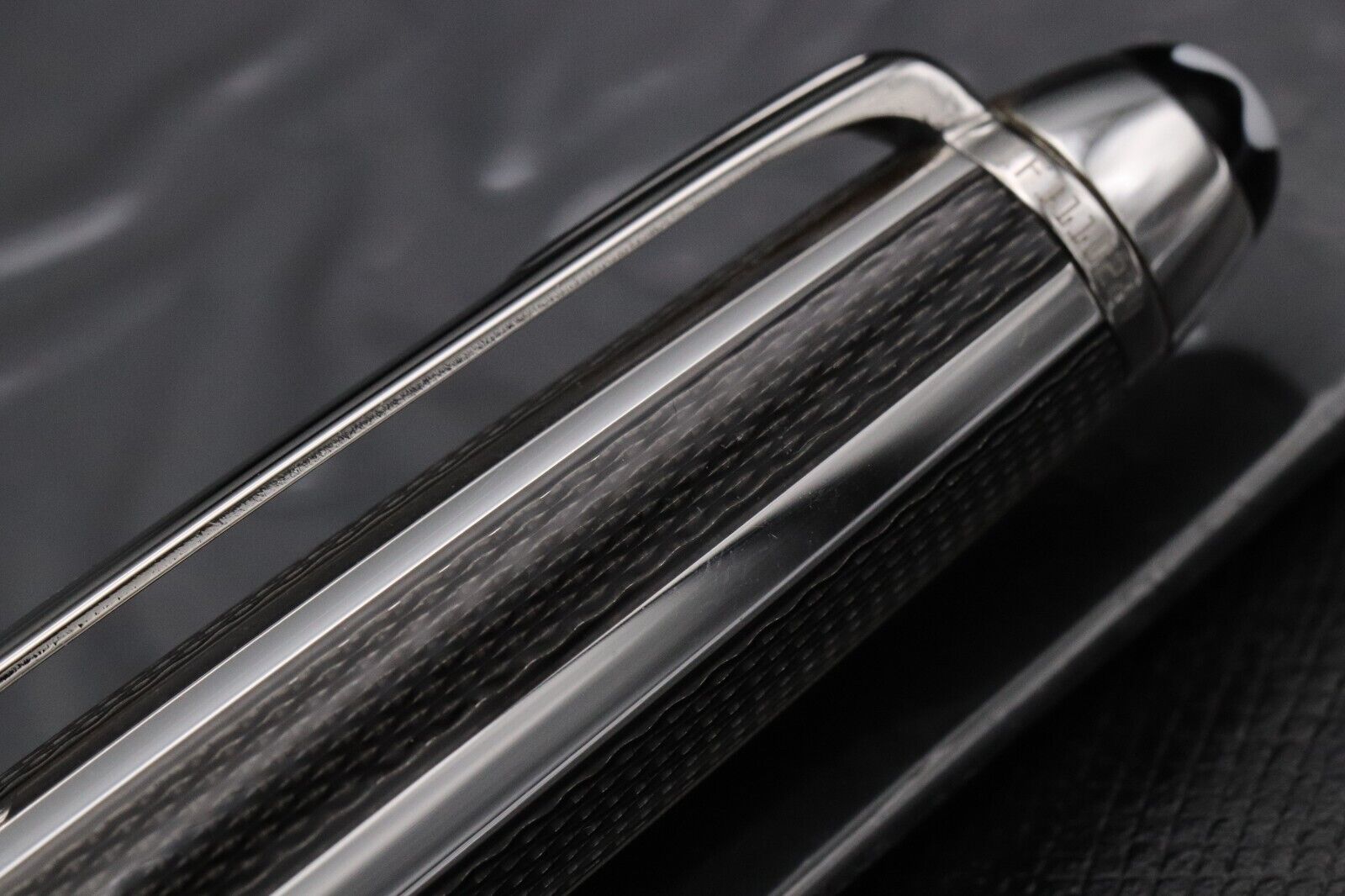 Montblanc Meisterstuck 163 Classique Silve Fibre Guilloche Rollerball Pen image 5