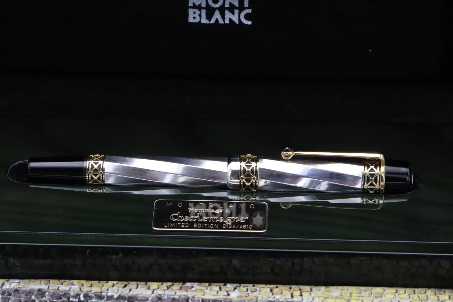 Montblanc Patron Of Art Karl Der Grosse Charlemagne 4810 Fountain Pen – UNUSED image 8