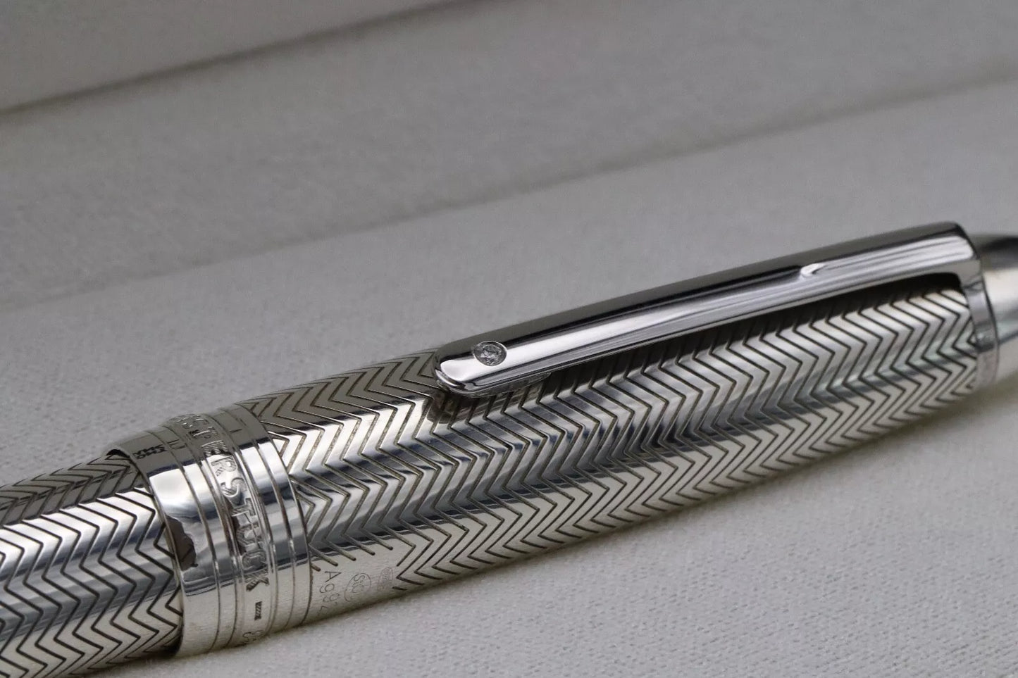 Montblanc Meisterstuck LeGrand Silver Barley Diamond Fountain Pen - UNUSED image 9