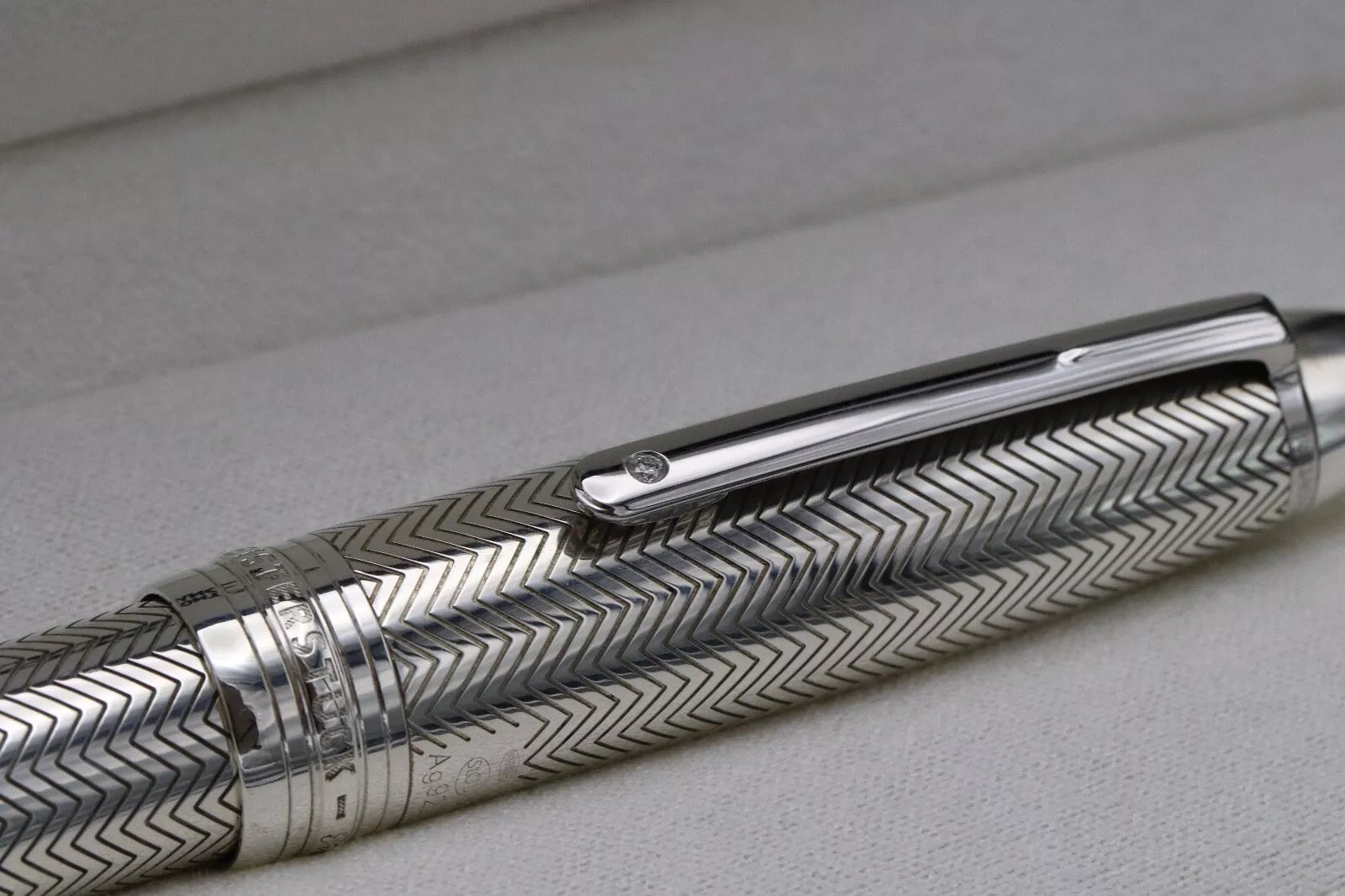 Montblanc Meisterstuck LeGrand Silver Barley Diamond Fountain Pen - UNUSED image 9