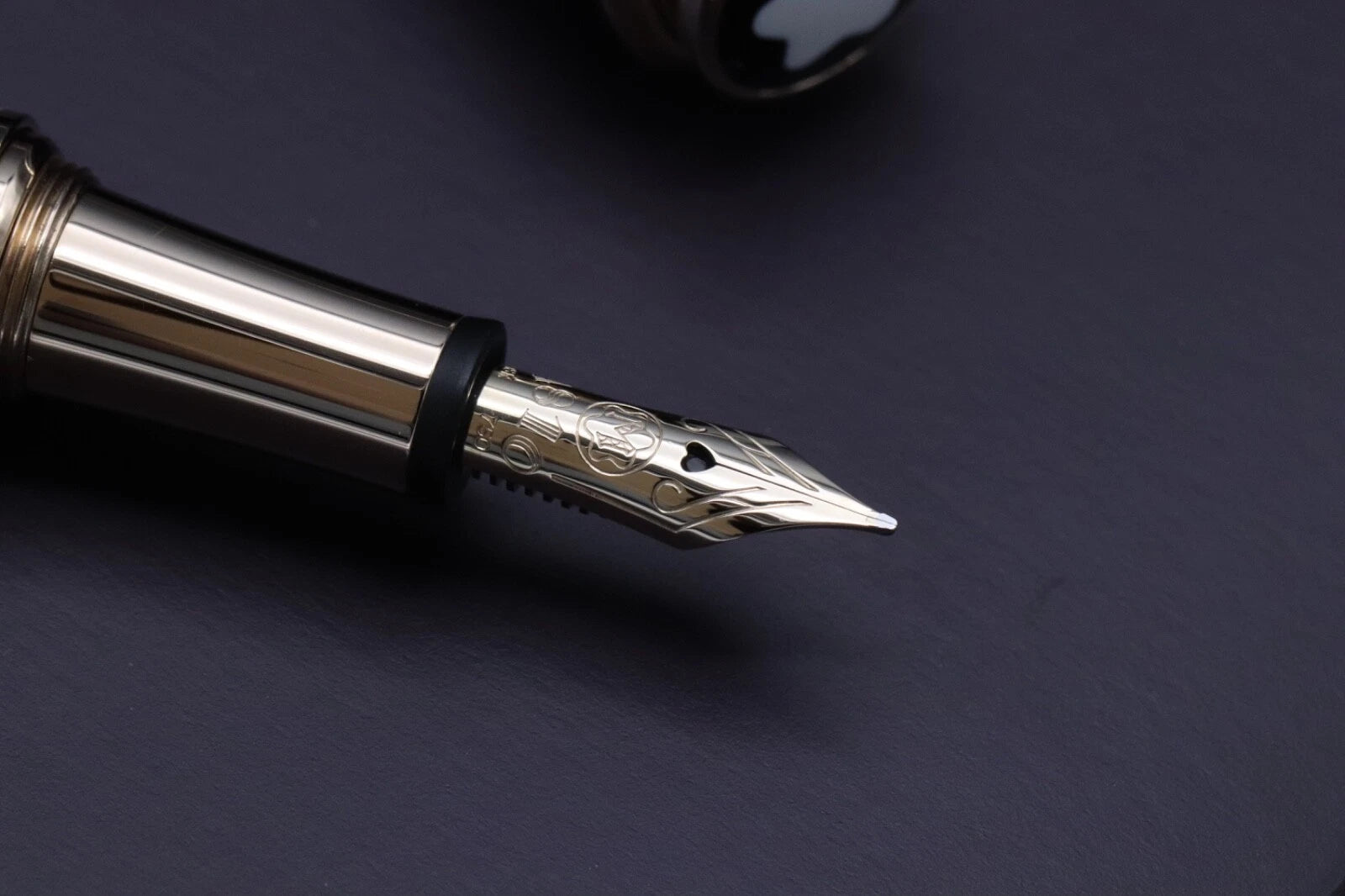 Montblanc Princesse Grace de Monaco Purple Fountain Pen - UNUSED image 3