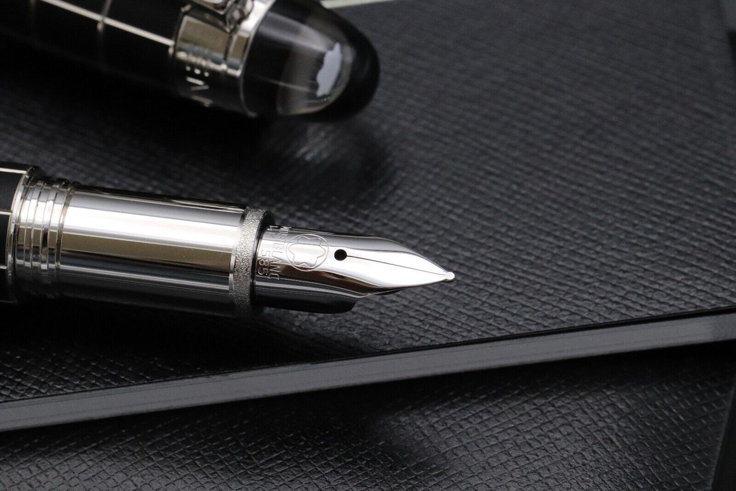 Montblanc Starwalker Rubber Platinum Fountain Pen image 2