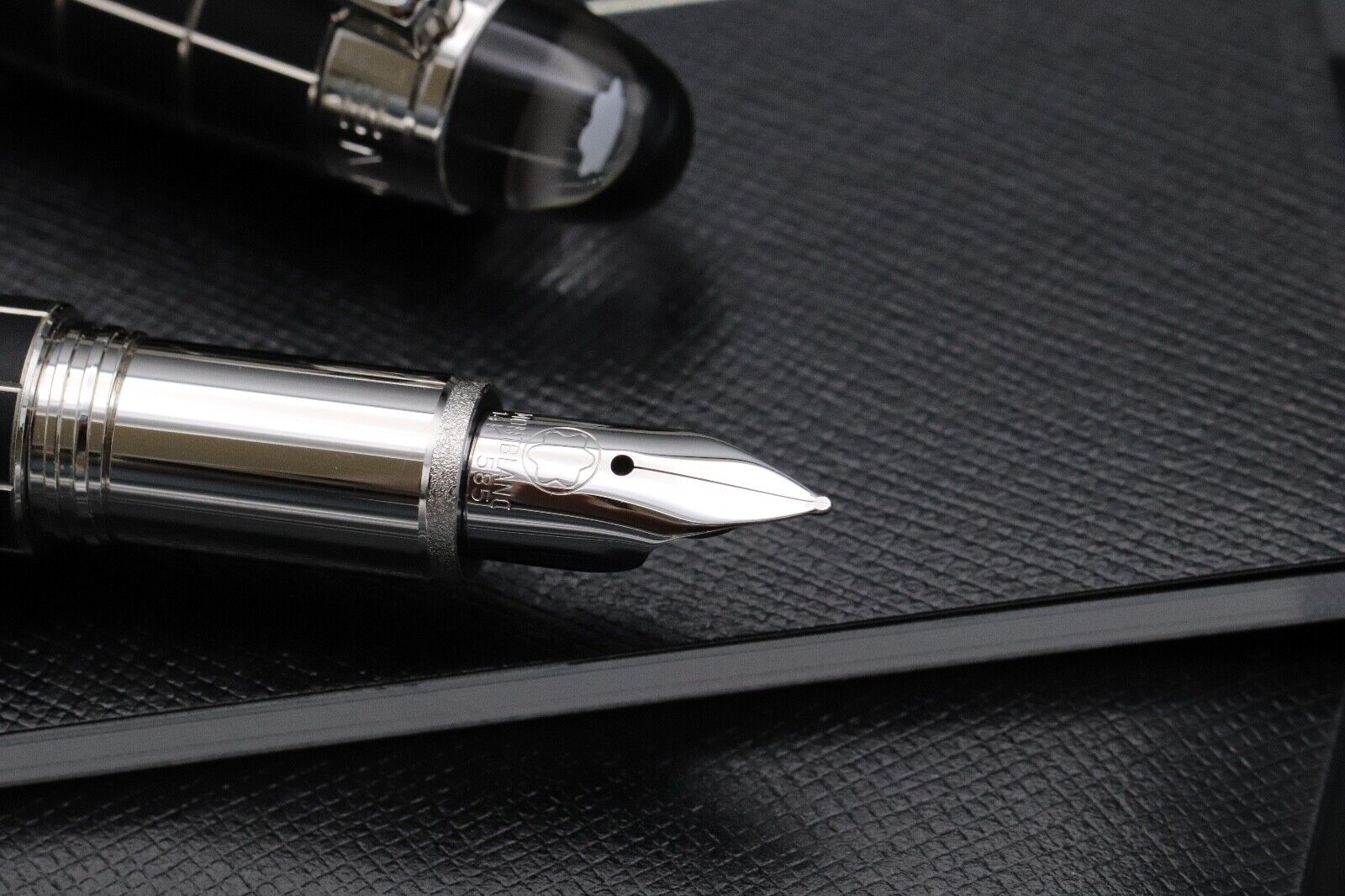 Montblanc Starwalker Rubber Platinum Fountain Pen image 2
