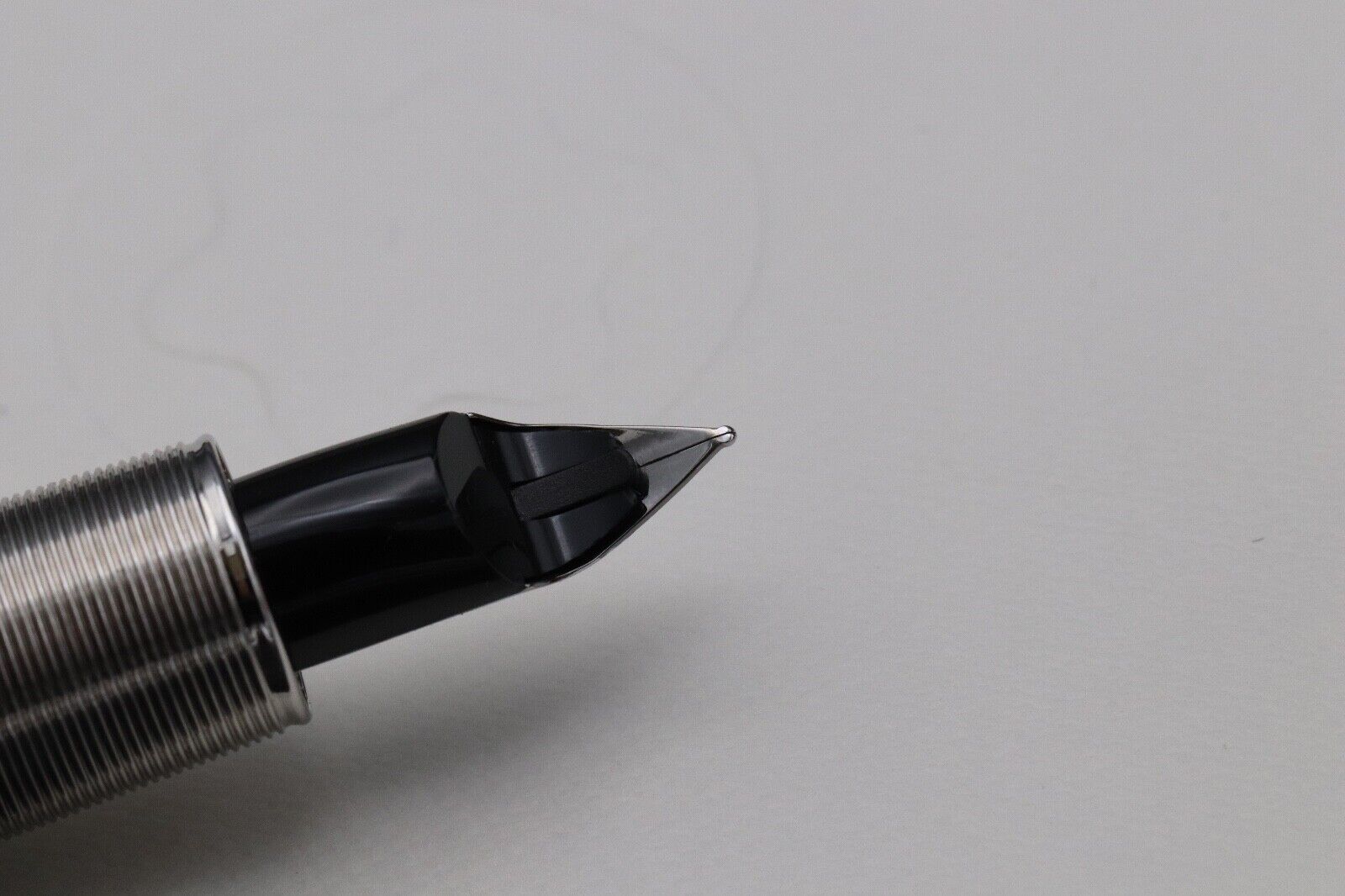 Montblanc M Marc Newson RED Fountain Pen - UNUSED image 4