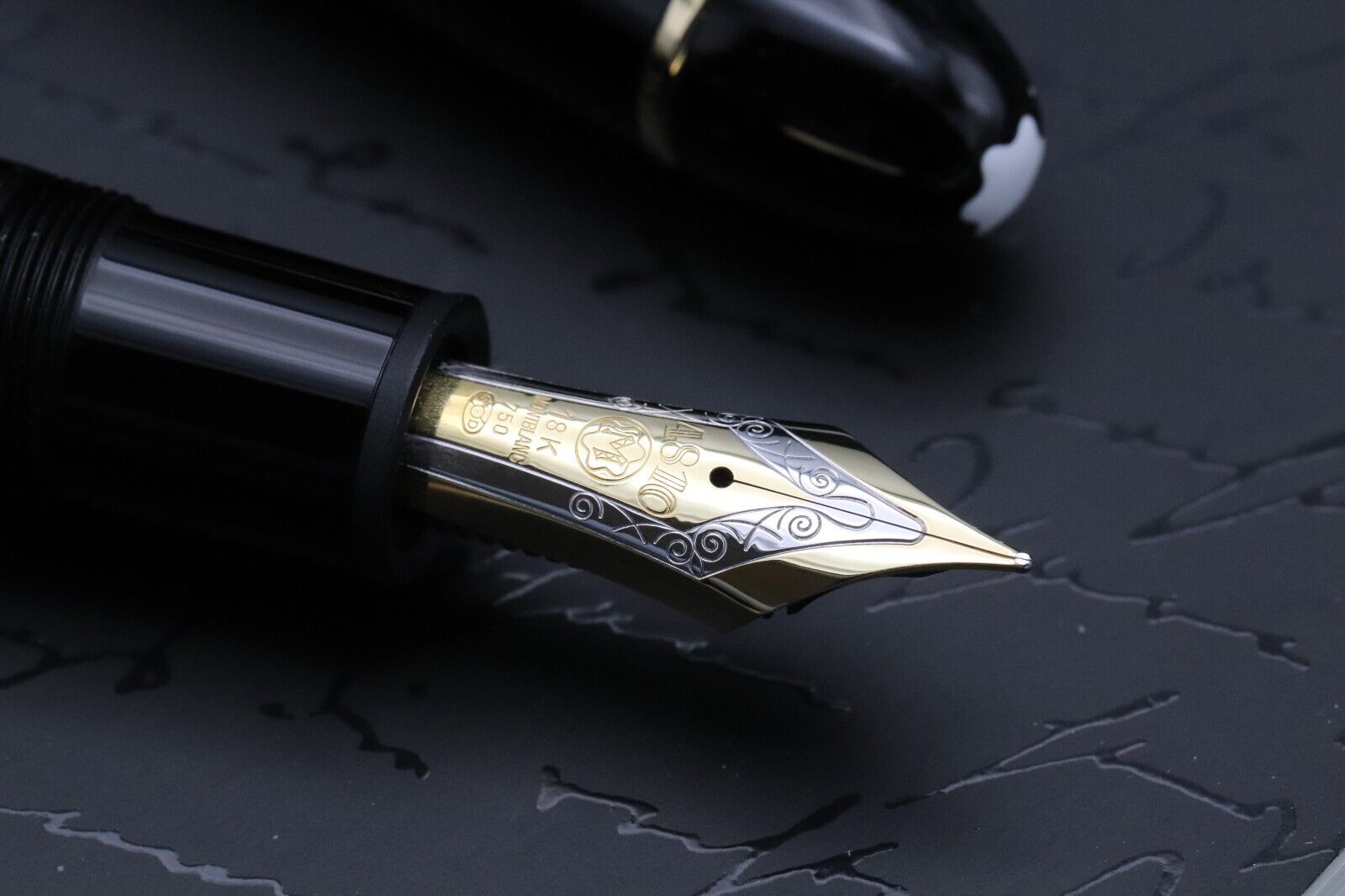 Montblanc Meisterstuck 149 Gold-Coated Fountain Pen - UNUSED - Medium Nib image 2