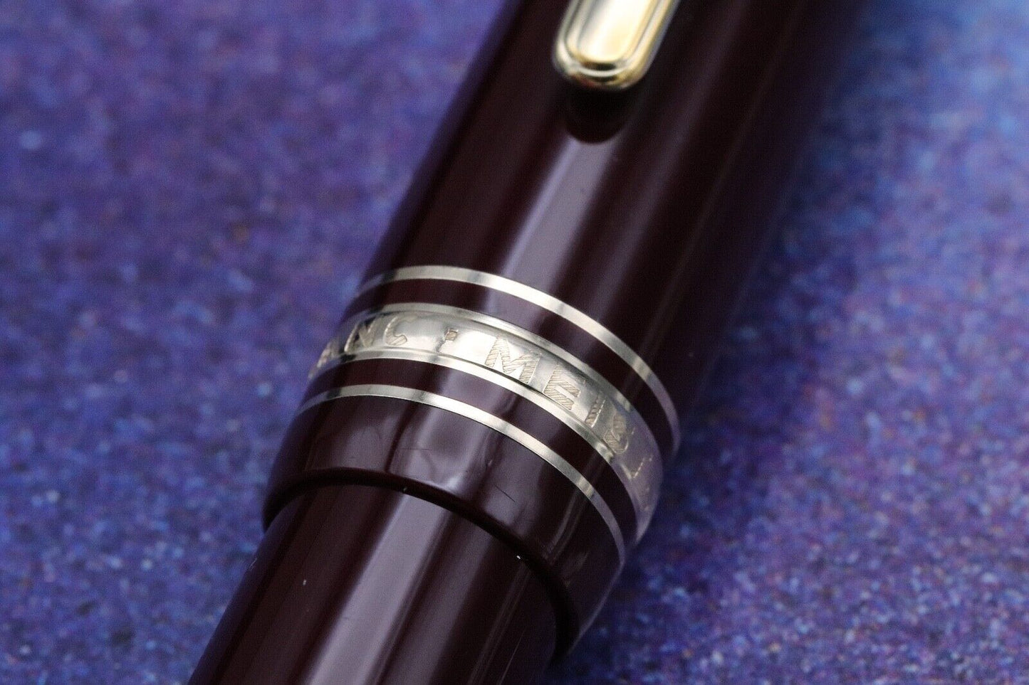 Montblanc Meisterstuck 147 Traveller Bordeaux Fountain Pen image 4