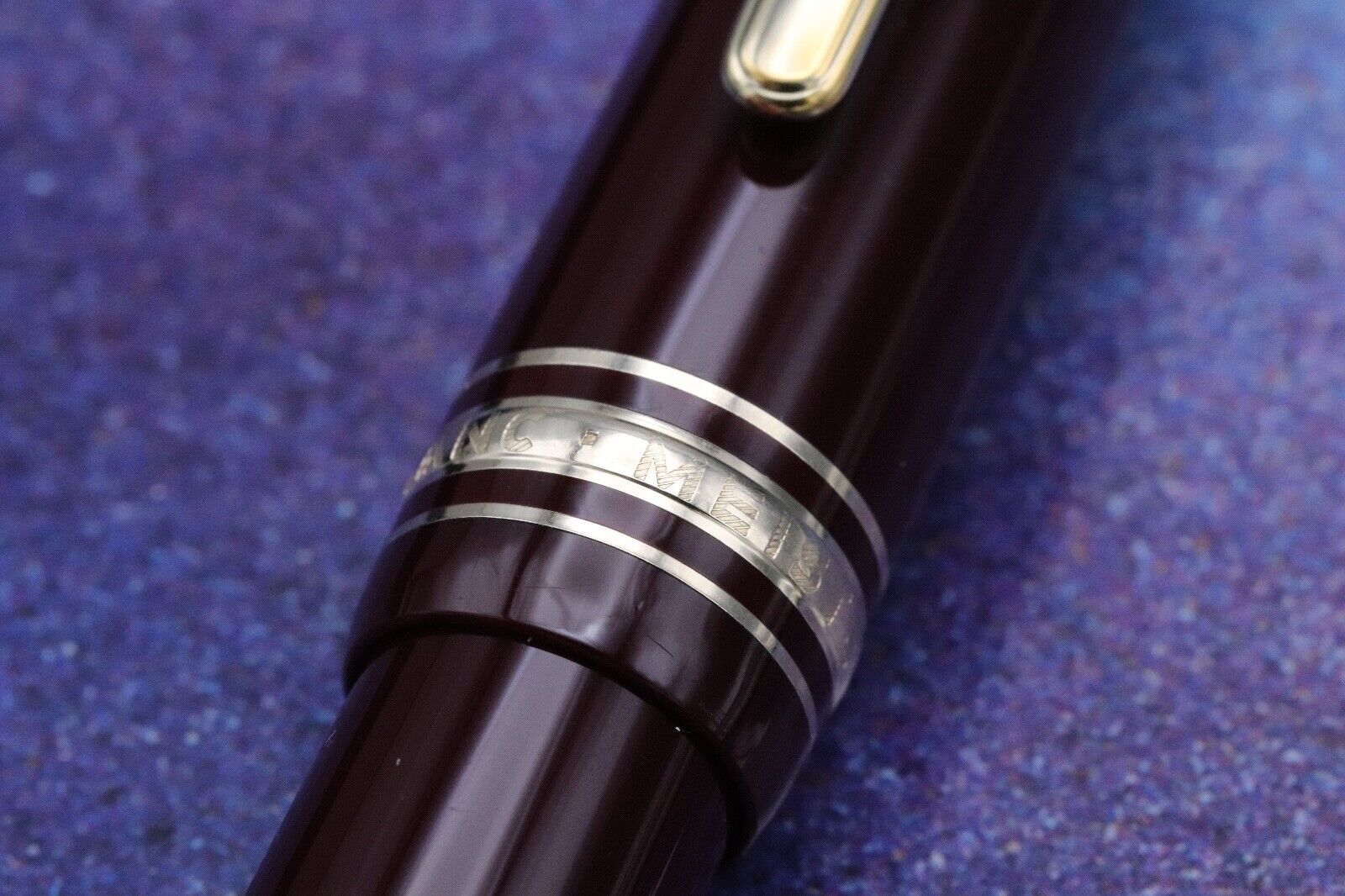 Montblanc Meisterstuck 147 Traveller Bordeaux Fountain Pen image 4