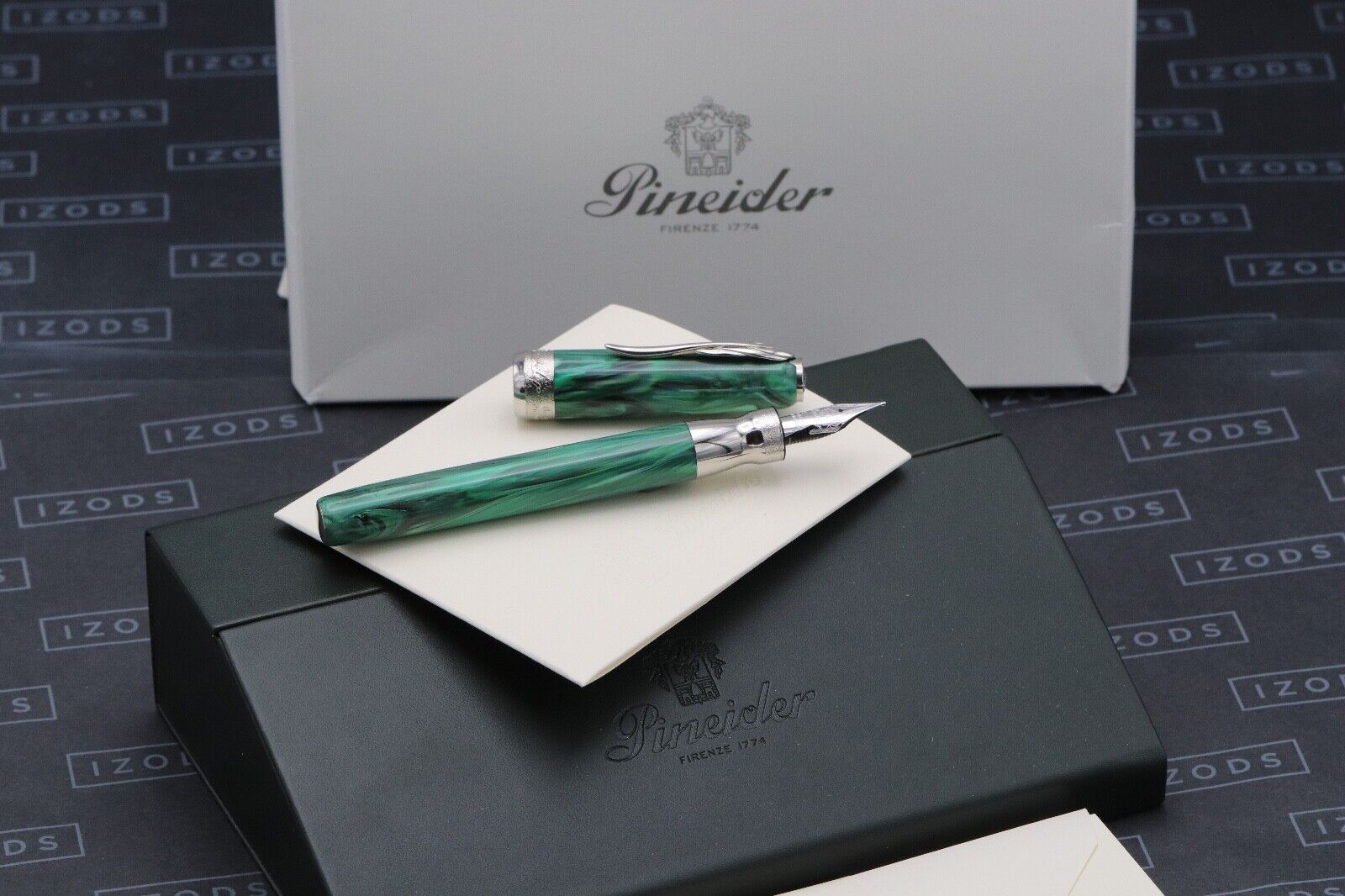 Pineider La Grande Bellezza Gemstones Malachite Green Fountain Pen - Medium Nib image 0