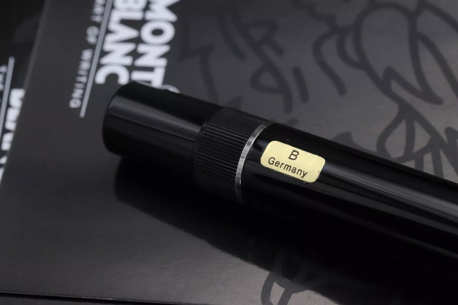 Montblanc Writers Edition Imperial Dragon Fountain Pen - NEVER INKED - Broad Nib image 9
