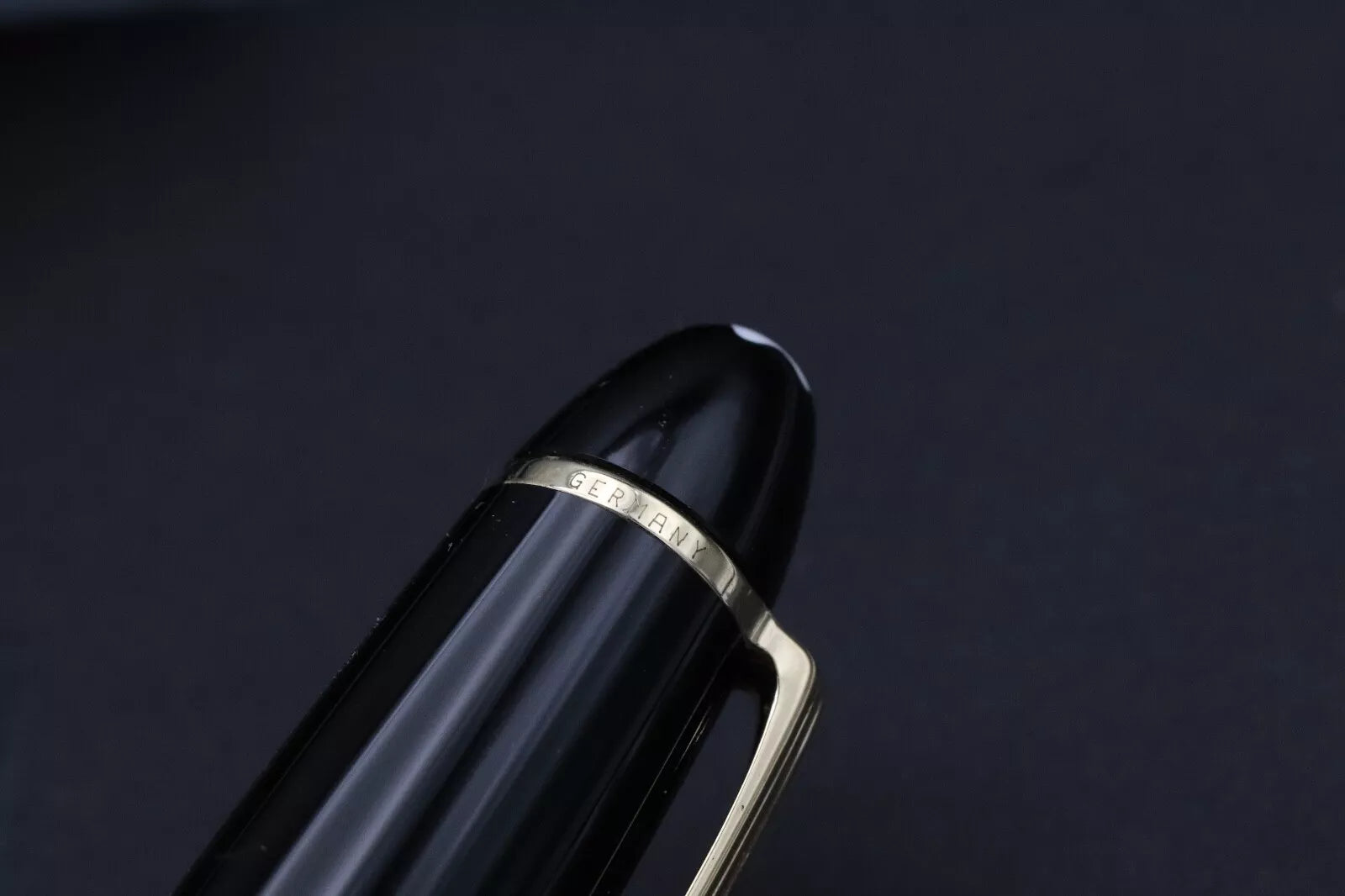 Montblanc Meisterstuck 147 Traveller Gold Line Fountain Pen with Pouch - EF Nib image 6