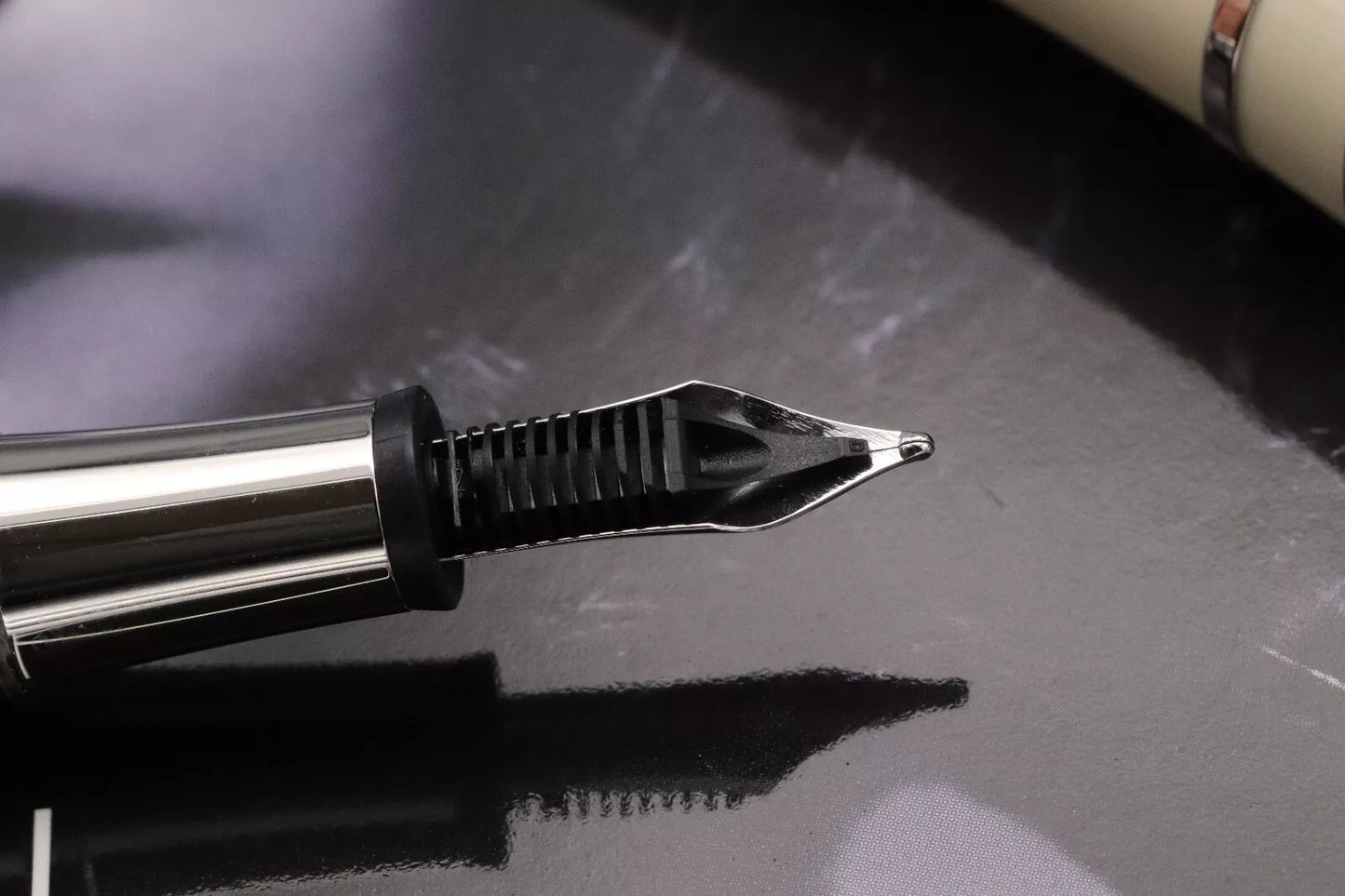 Montblanc Muses Greta Garbo Special Edition Fountain Pen - UNUSED image 3