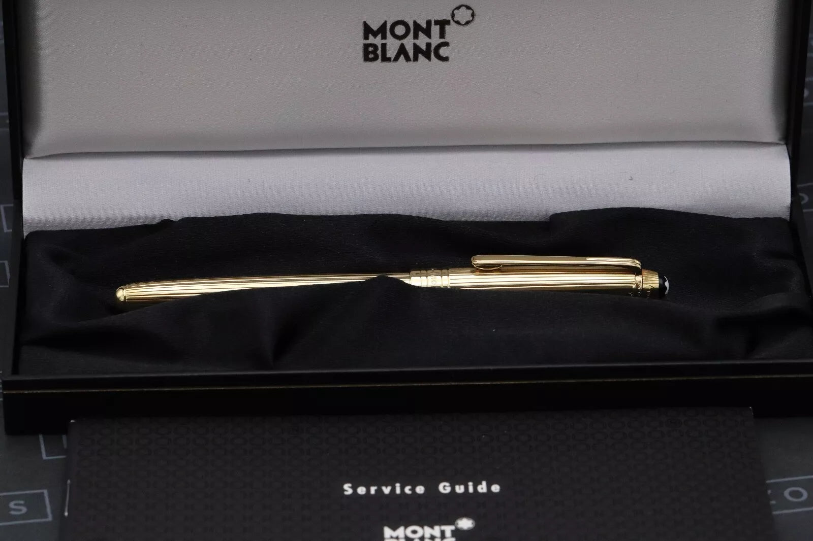 Montblanc Meisterstuck 144 Classique Pinstripe Solid Gold Fountain Pen image 8