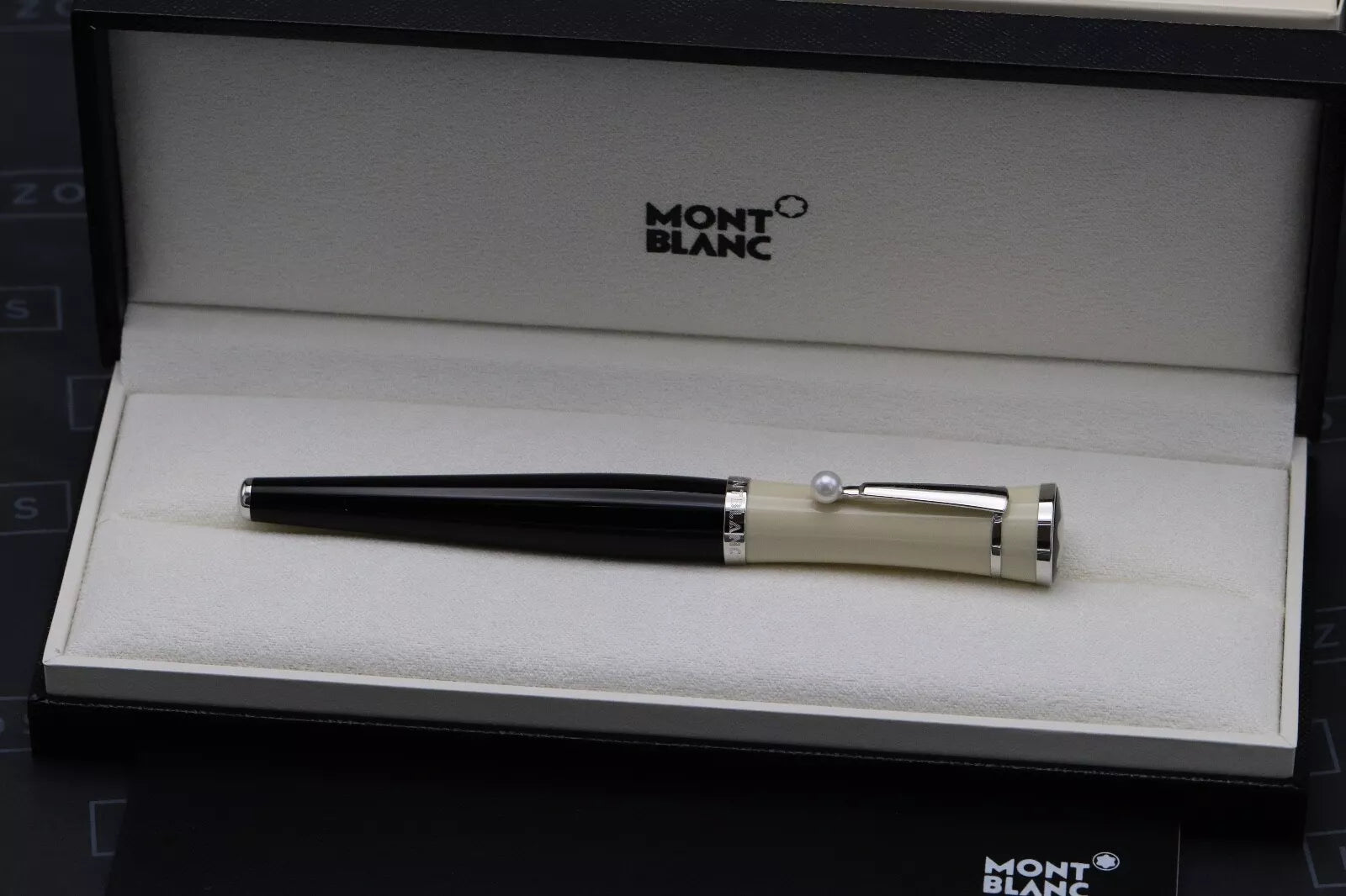 Montblanc Muses Greta Garbo Special Edition Fountain Pen image 5