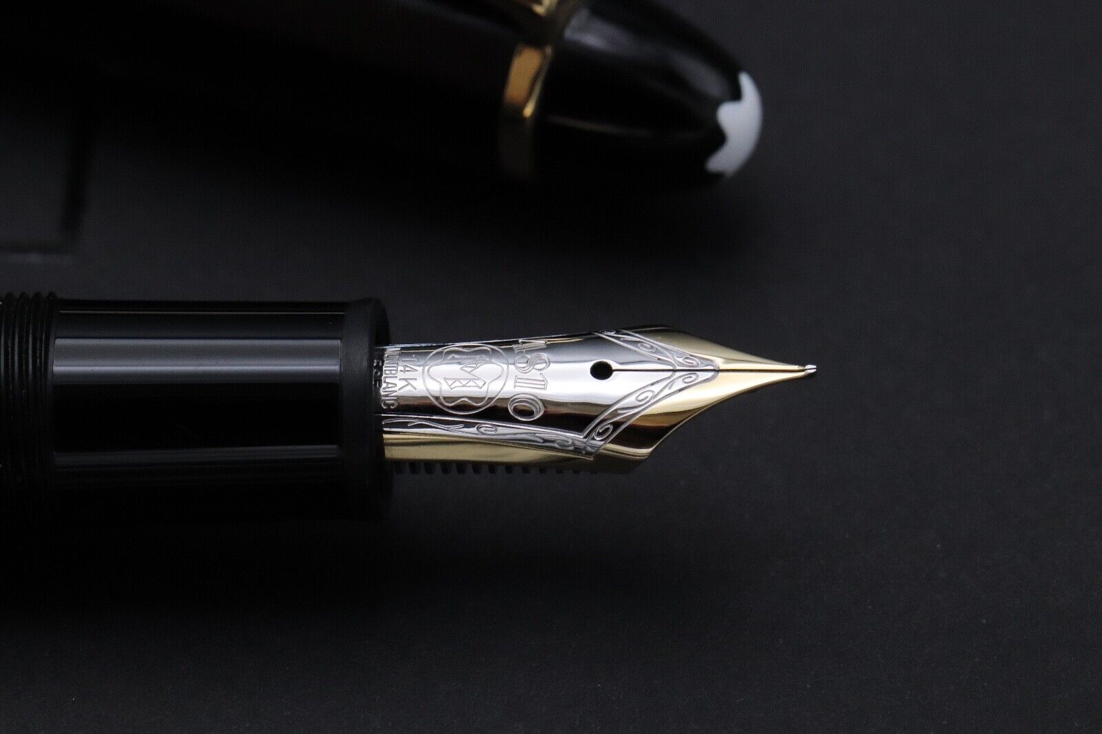 Montblanc Meisterstuck 147 Traveller Gold Line Fountain Pen with Pouch - EF Nib image 2