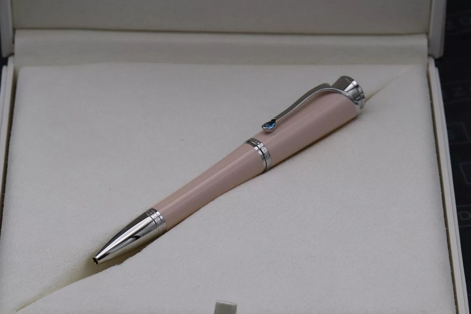 Montblanc Muses Poudre Special Edition Ballpoint Pen - UNUSED image 6