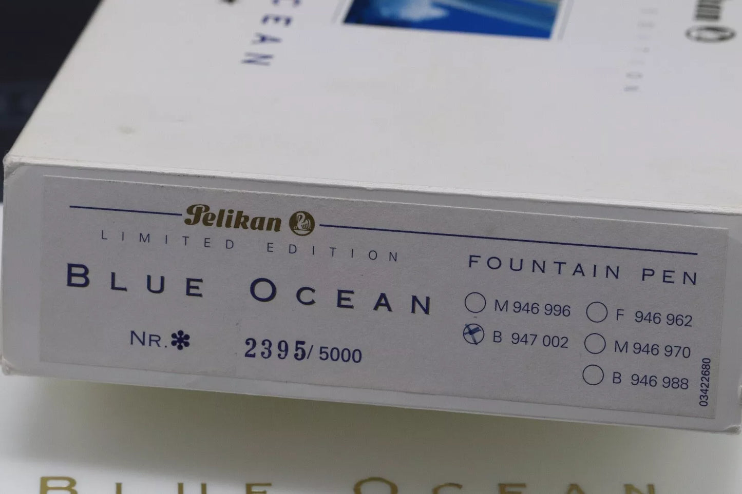 Pelikan M800 Blue Ocean Limited Edition Fountain Pen - Broad PF Nib image 10