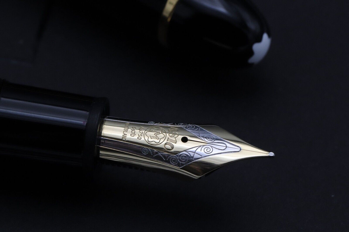 Montblanc Meisterstuck 149 Gold-Coated Fountain Pen - Fine Nib image 2