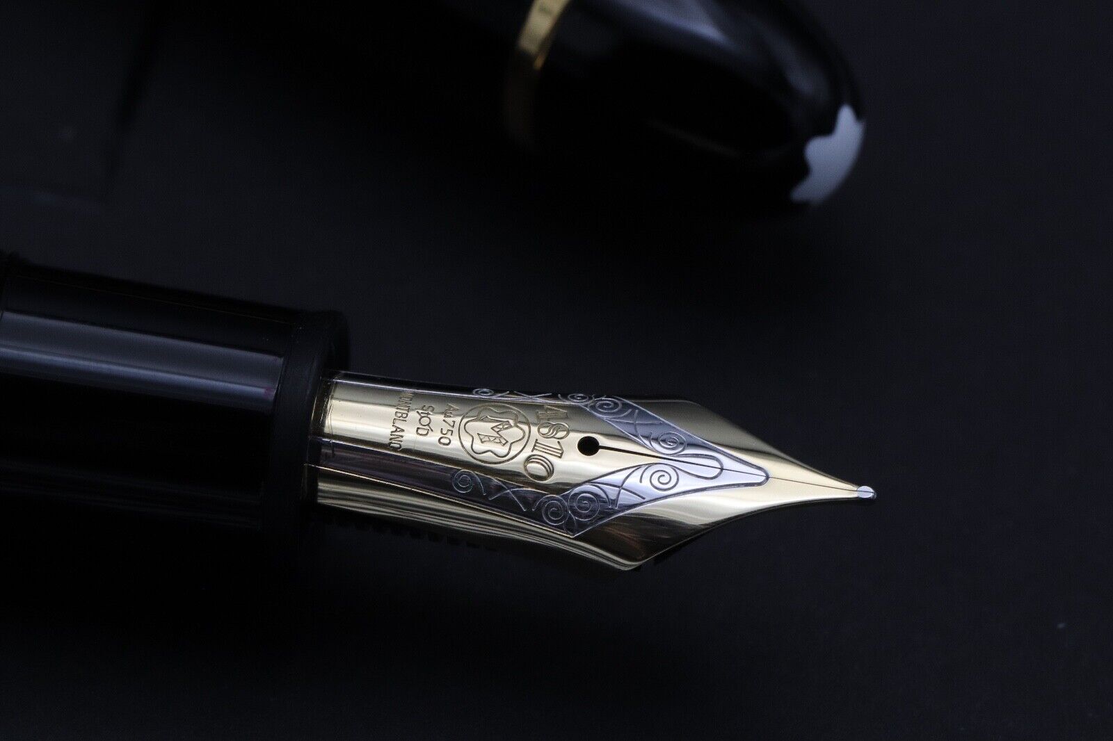 Montblanc Meisterstuck 149 Gold-Coated Fountain Pen - Fine Nib image 2