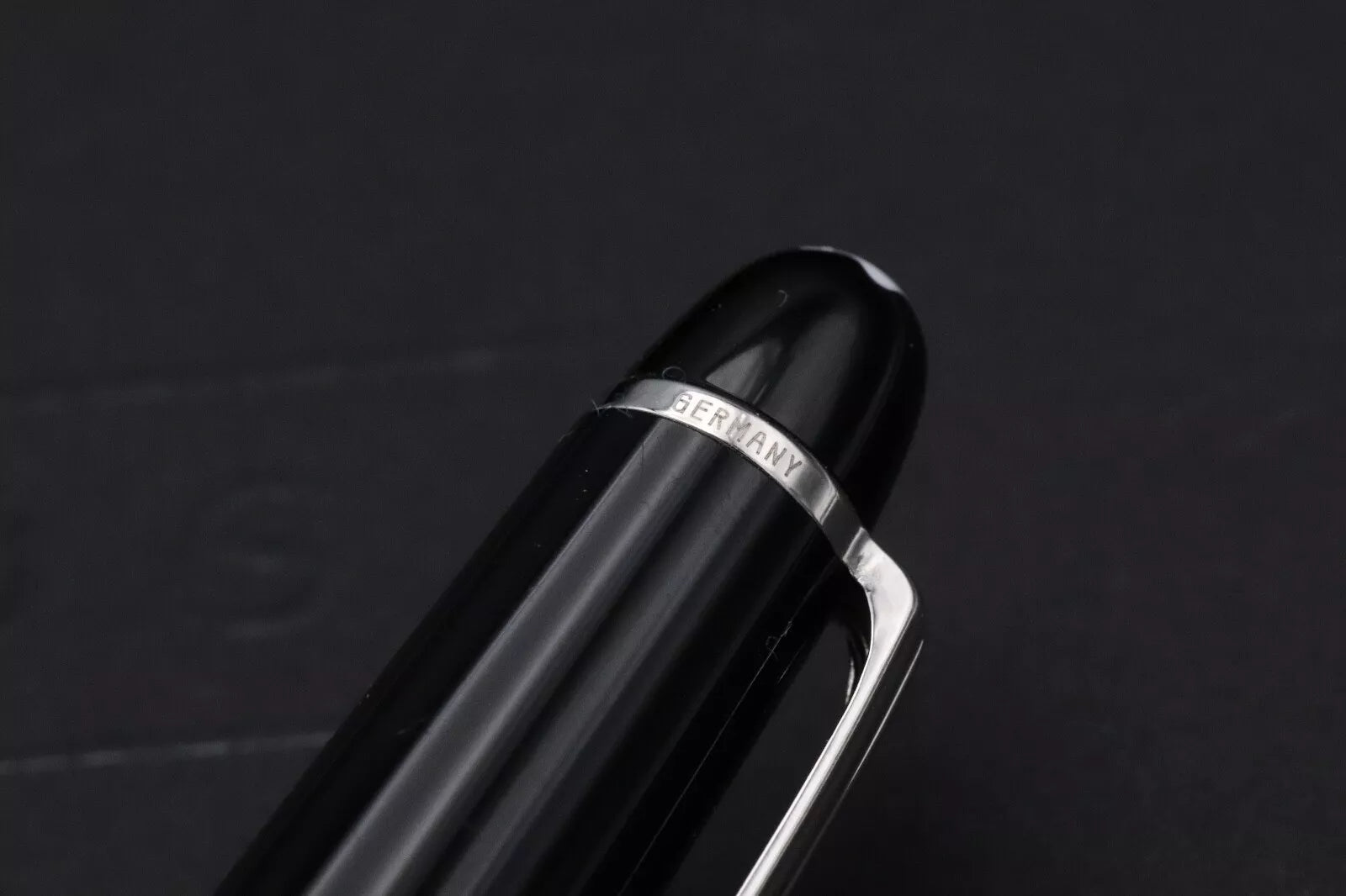 Montblanc Meisterstuck Classique Platinum-Coated Fountain Pen - Fine Sorowka Nib image 5